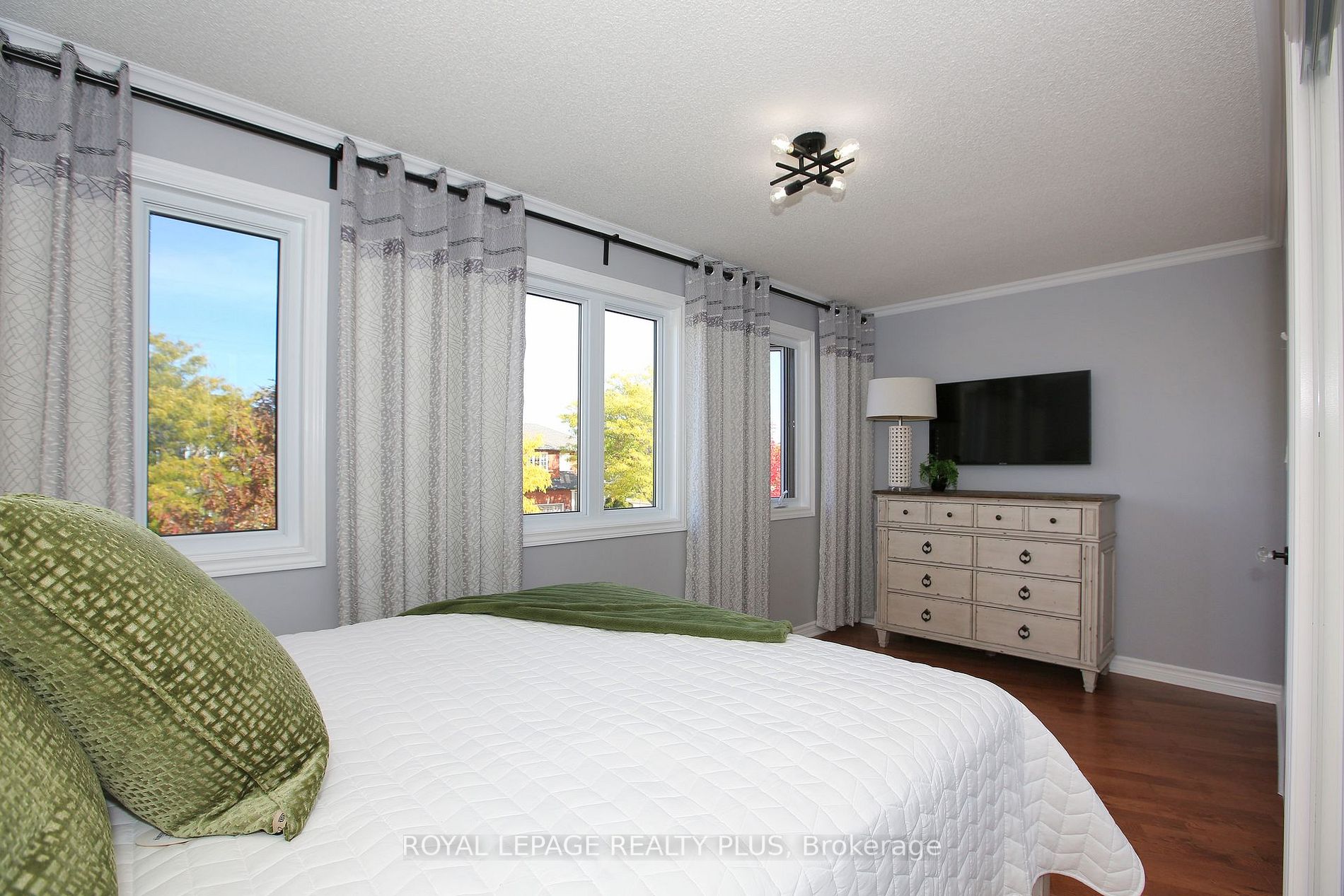 2273 Pell Cres