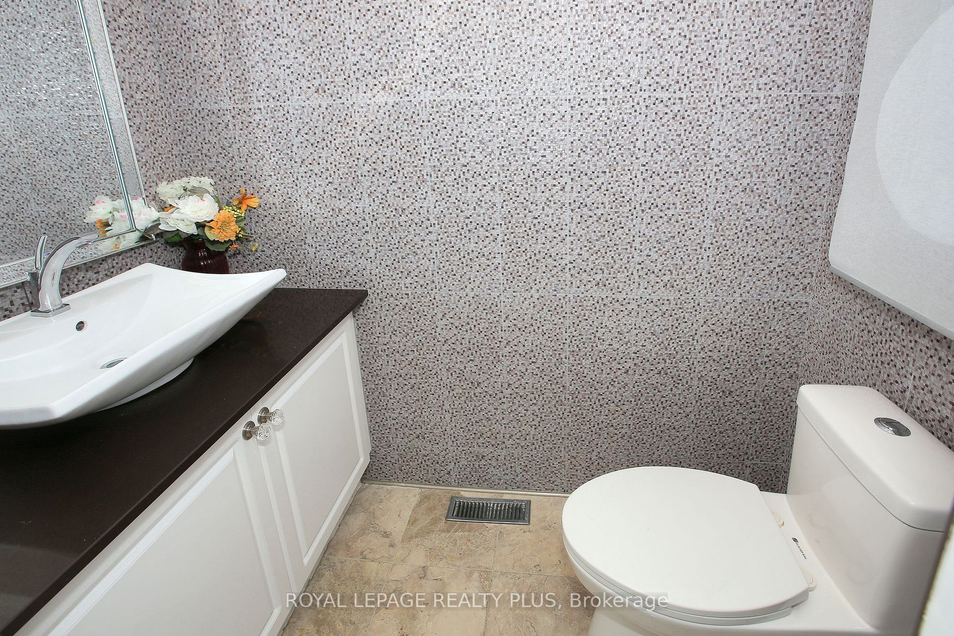 2273 Pell Cres