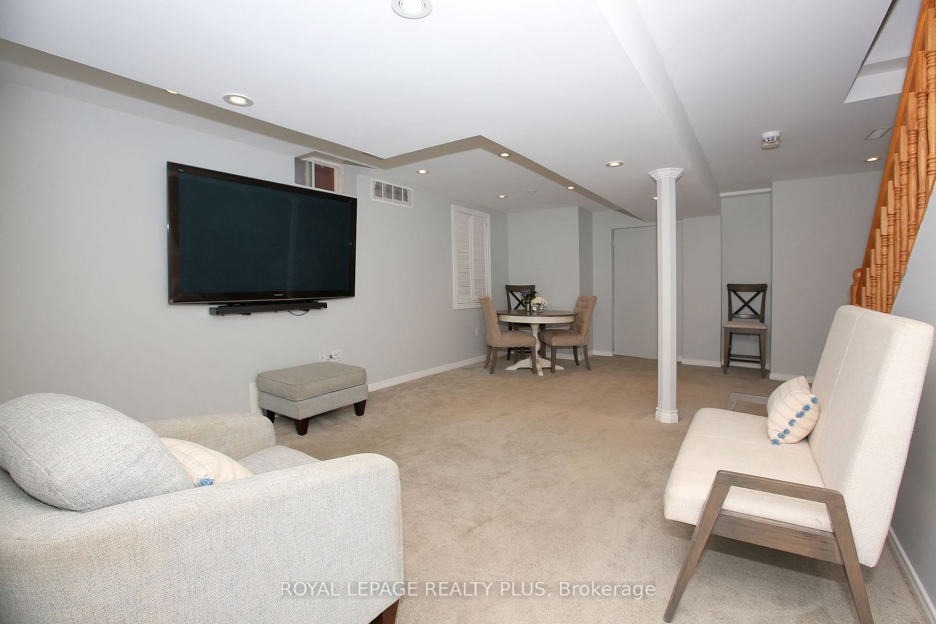 2273 Pell Cres
