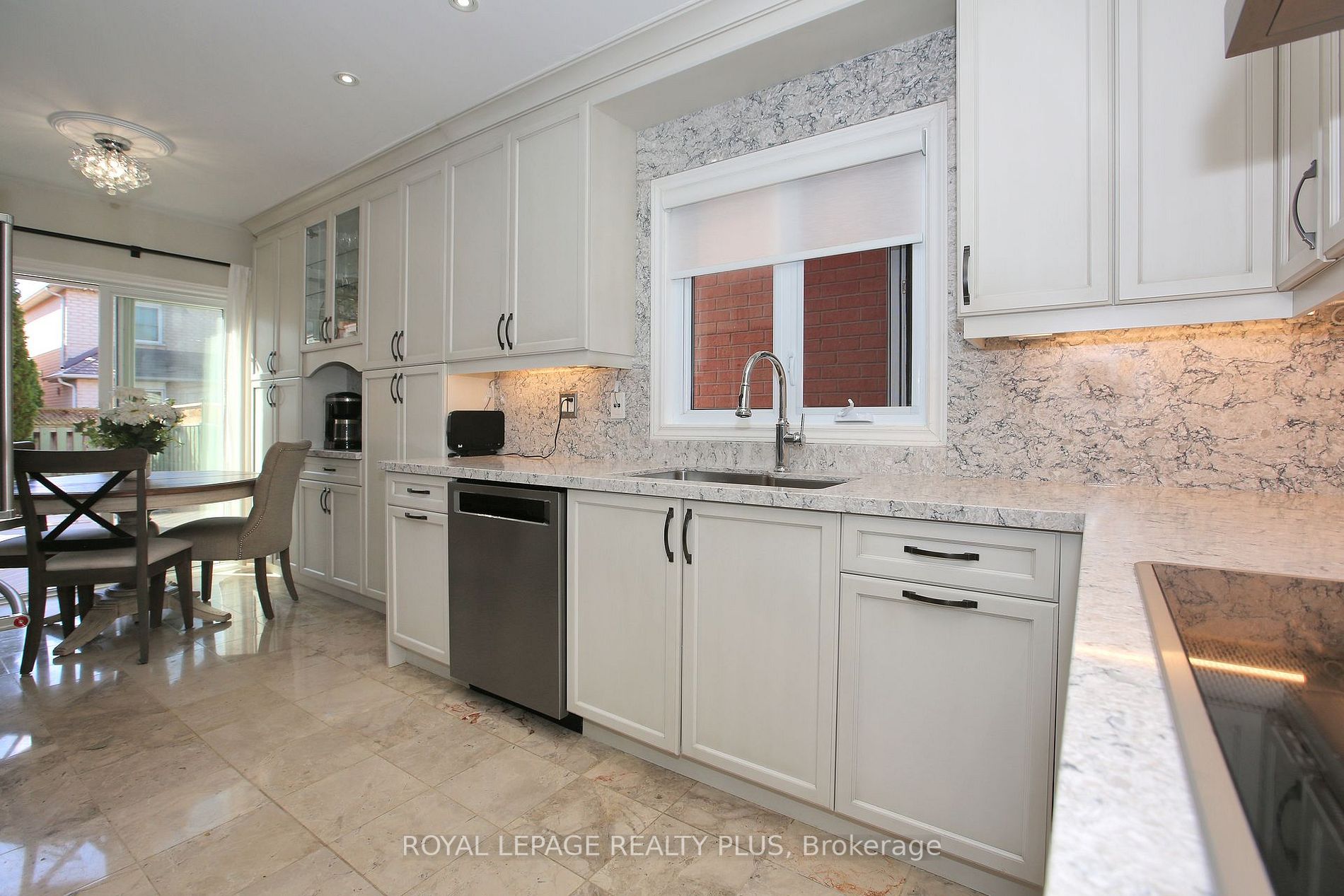 2273 Pell Cres