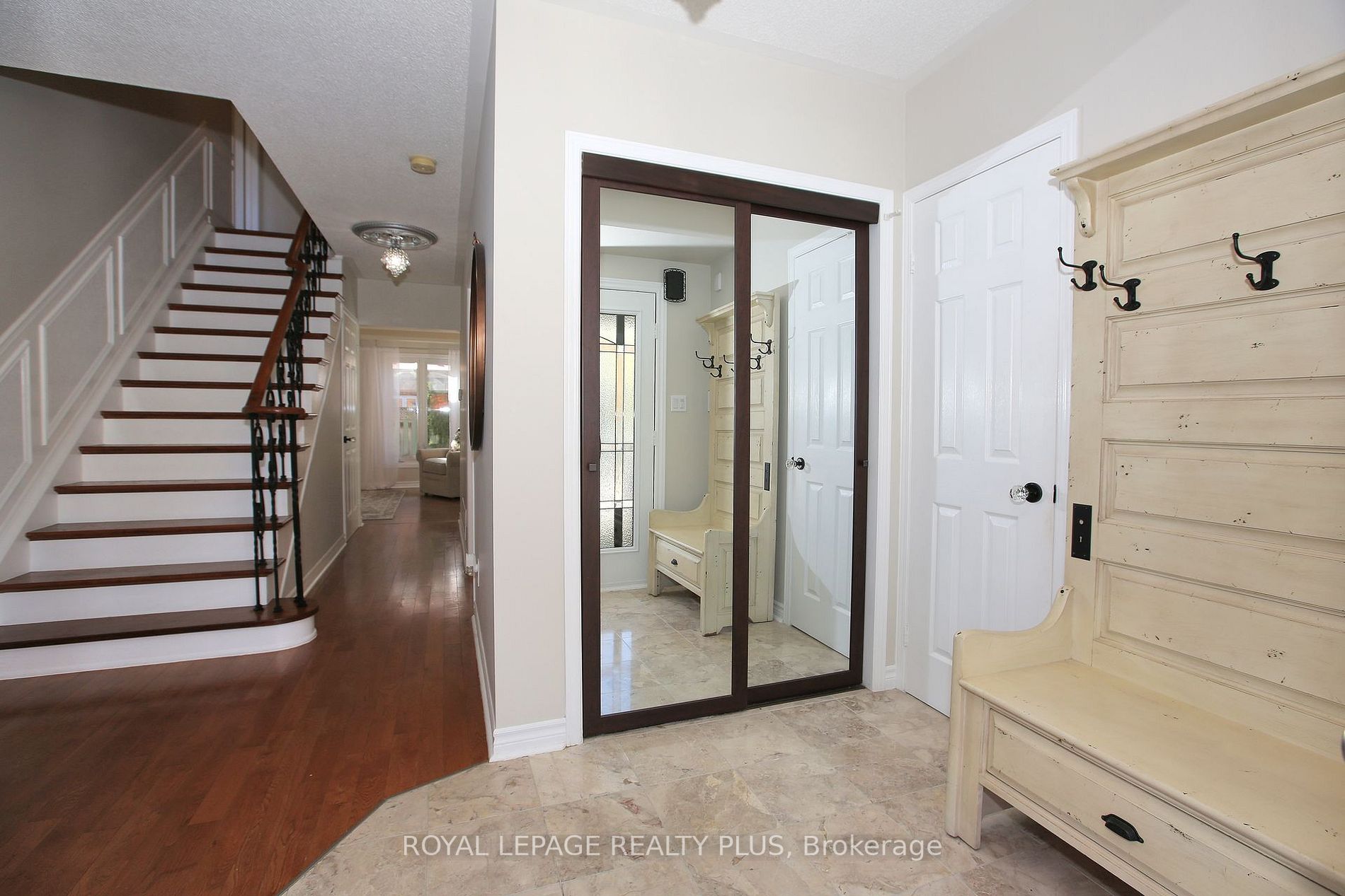 2273 Pell Cres