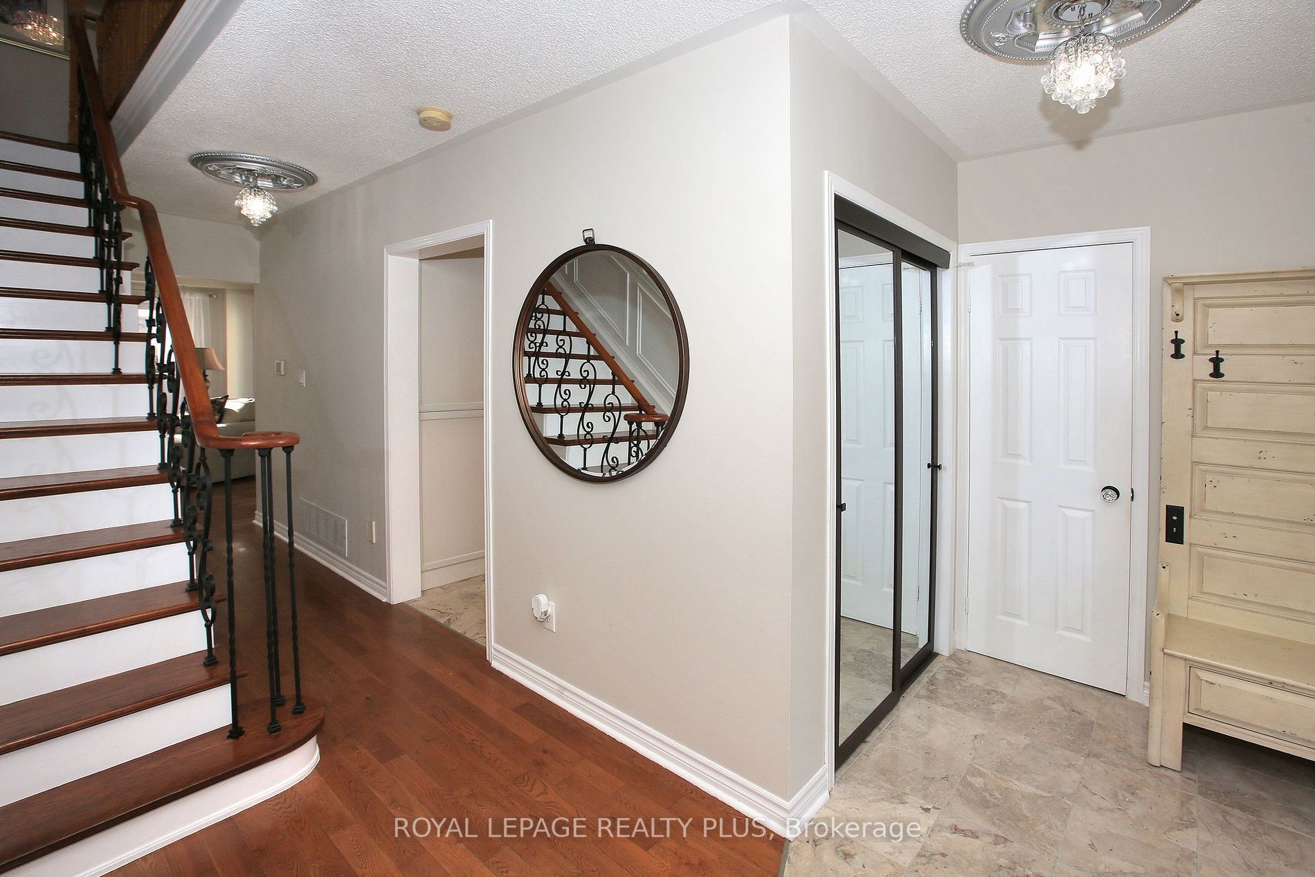 2273 Pell Cres
