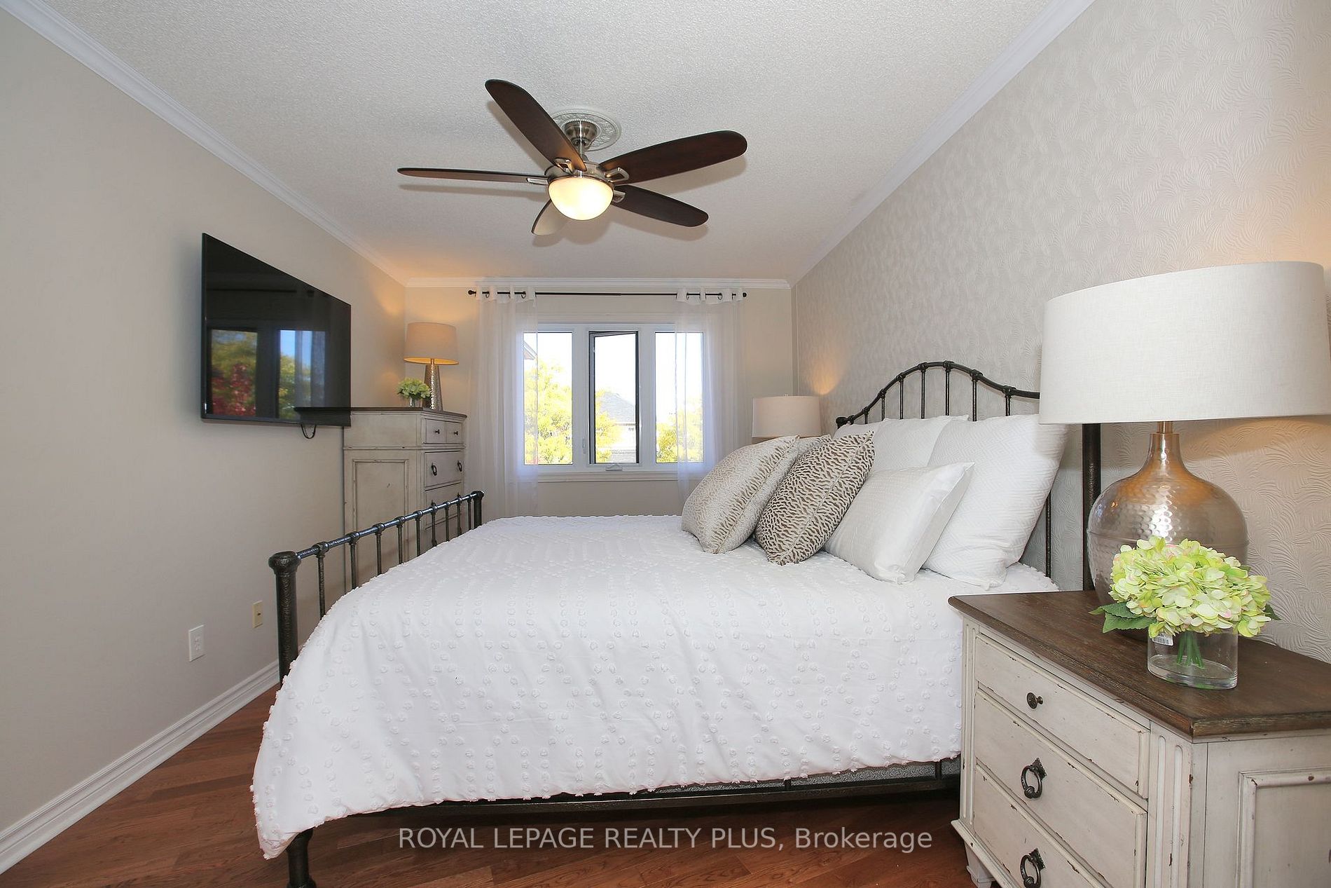 2273 Pell Cres