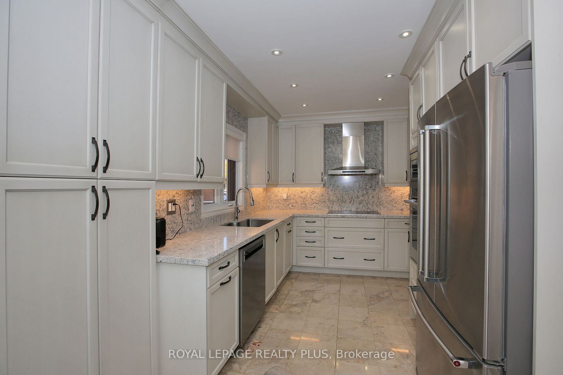 2273 Pell Cres