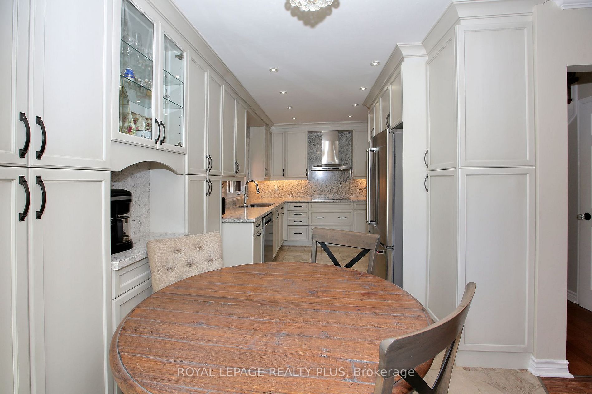 2273 Pell Cres