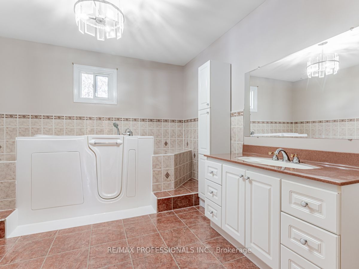 4618 Bismark Cres