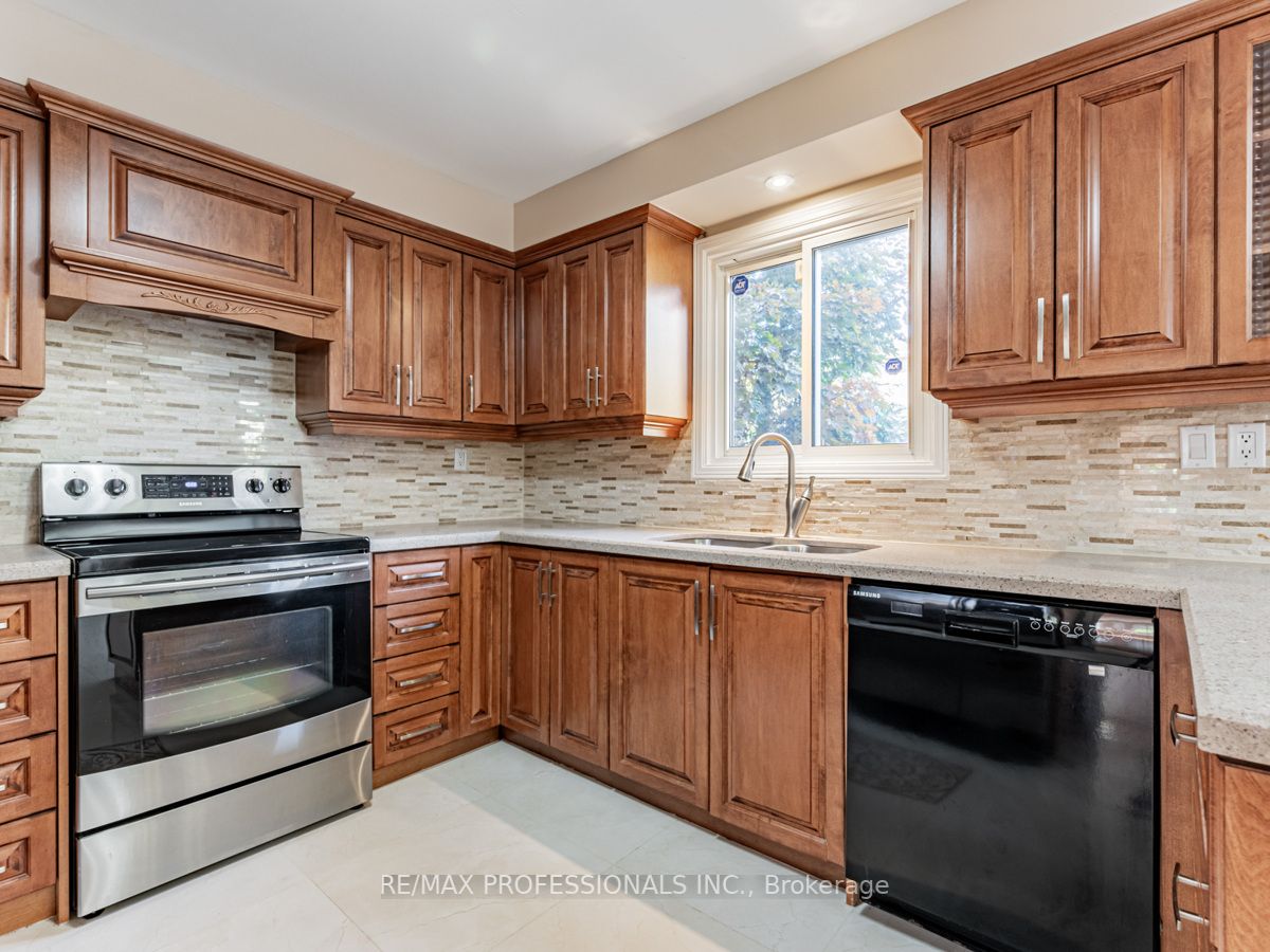 4618 Bismark Cres