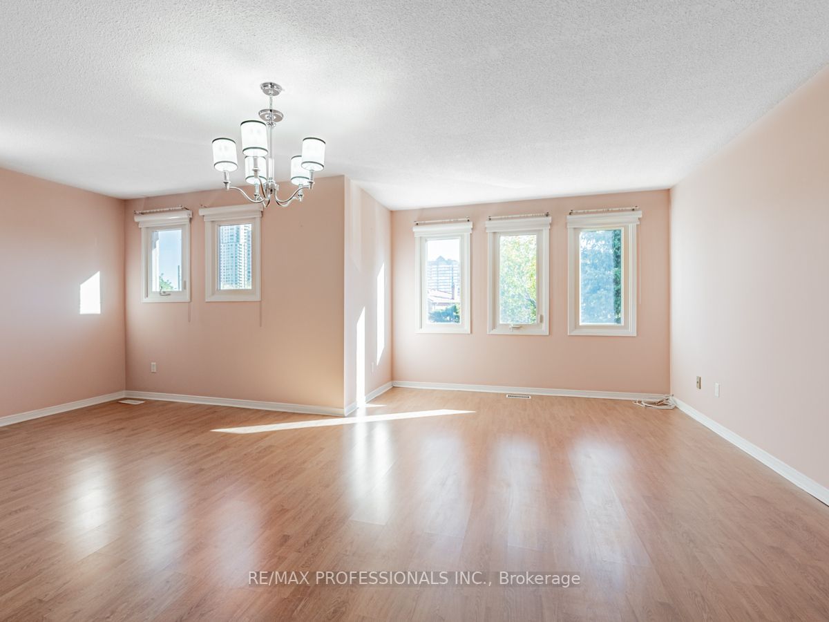 4618 Bismark Cres