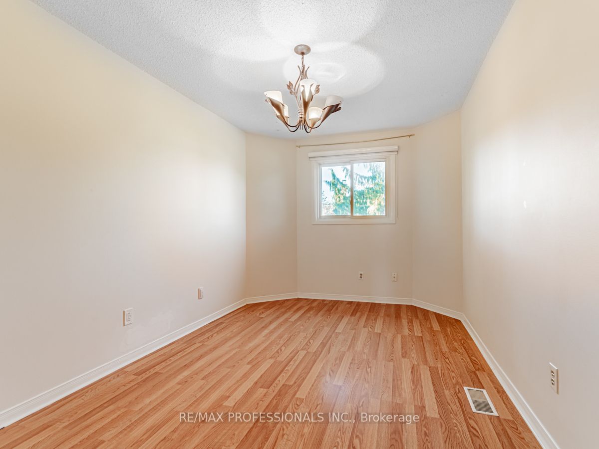 4618 Bismark Cres