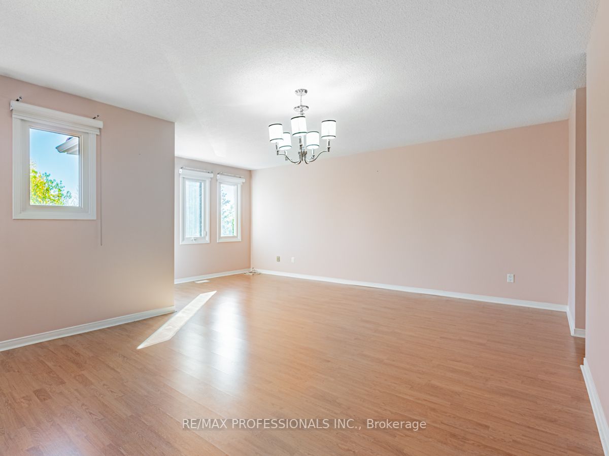 4618 Bismark Cres