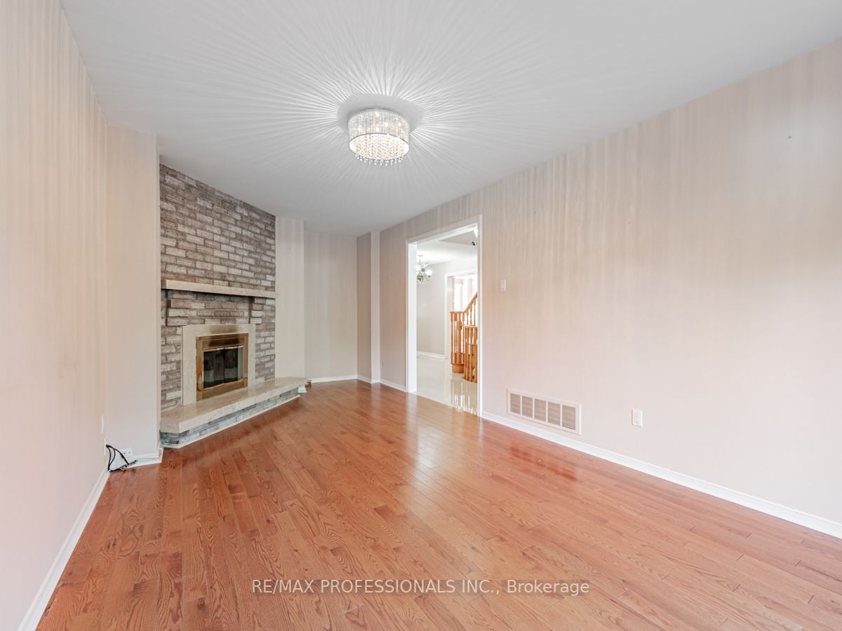 4618 Bismark Cres