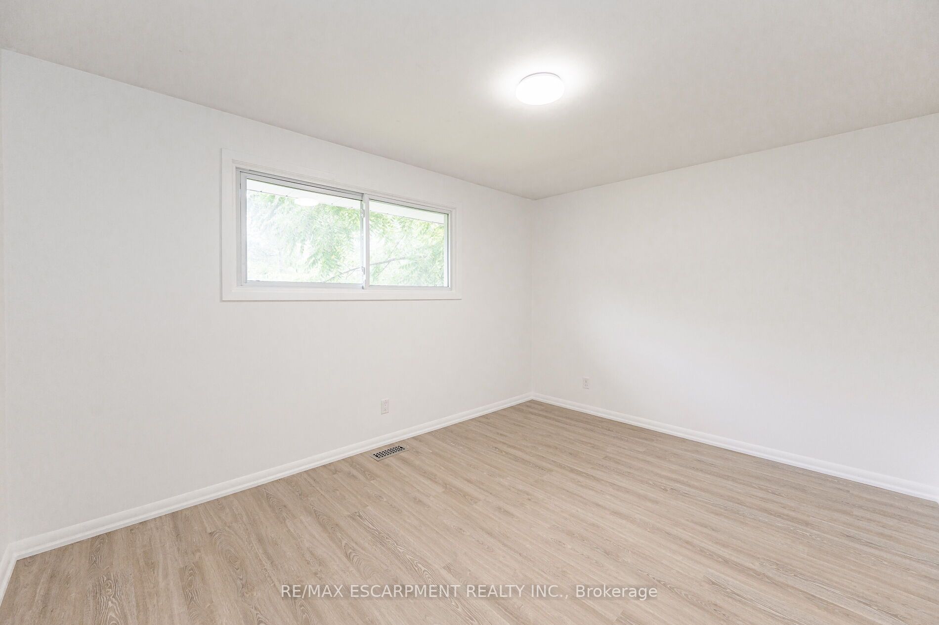 395 Erindale Dr