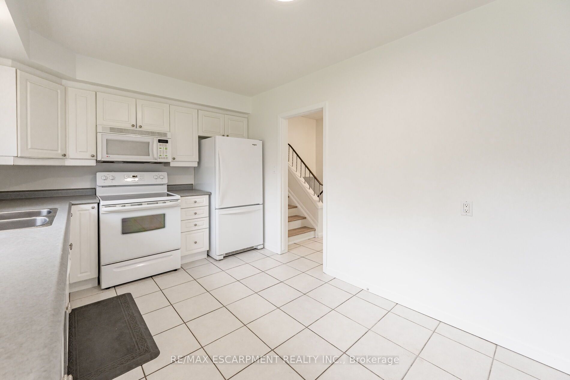 395 Erindale Dr
