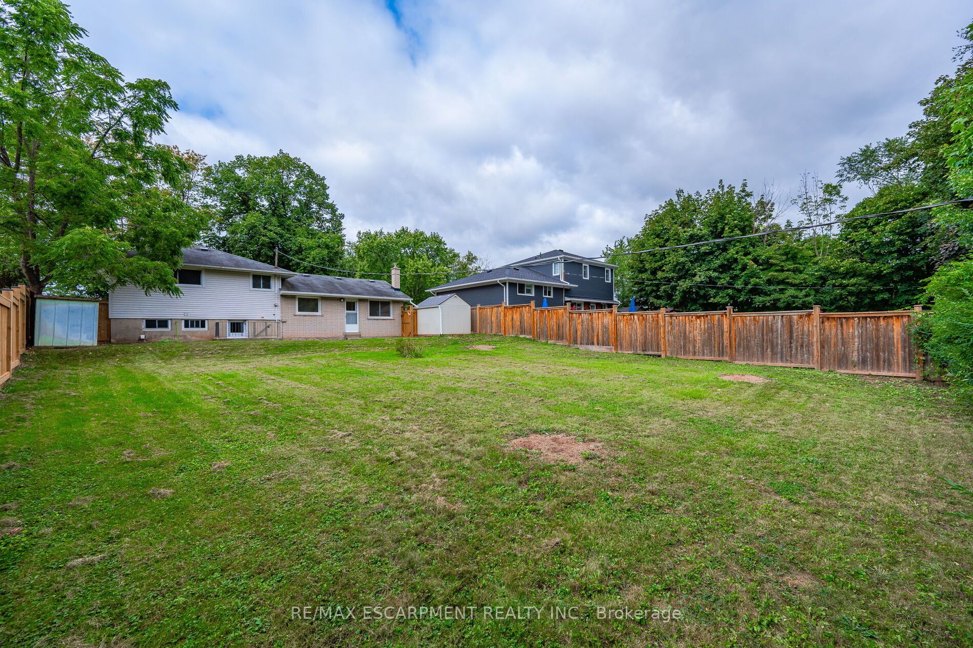 395 Erindale Dr