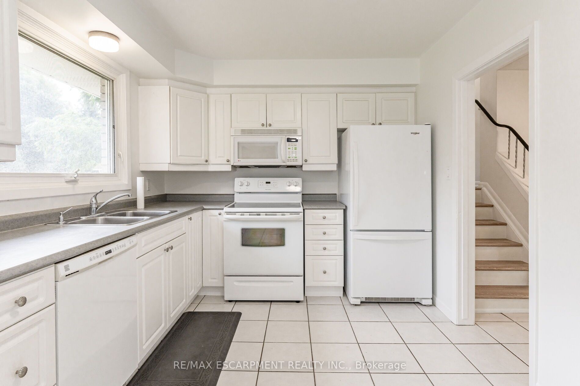 395 Erindale Dr