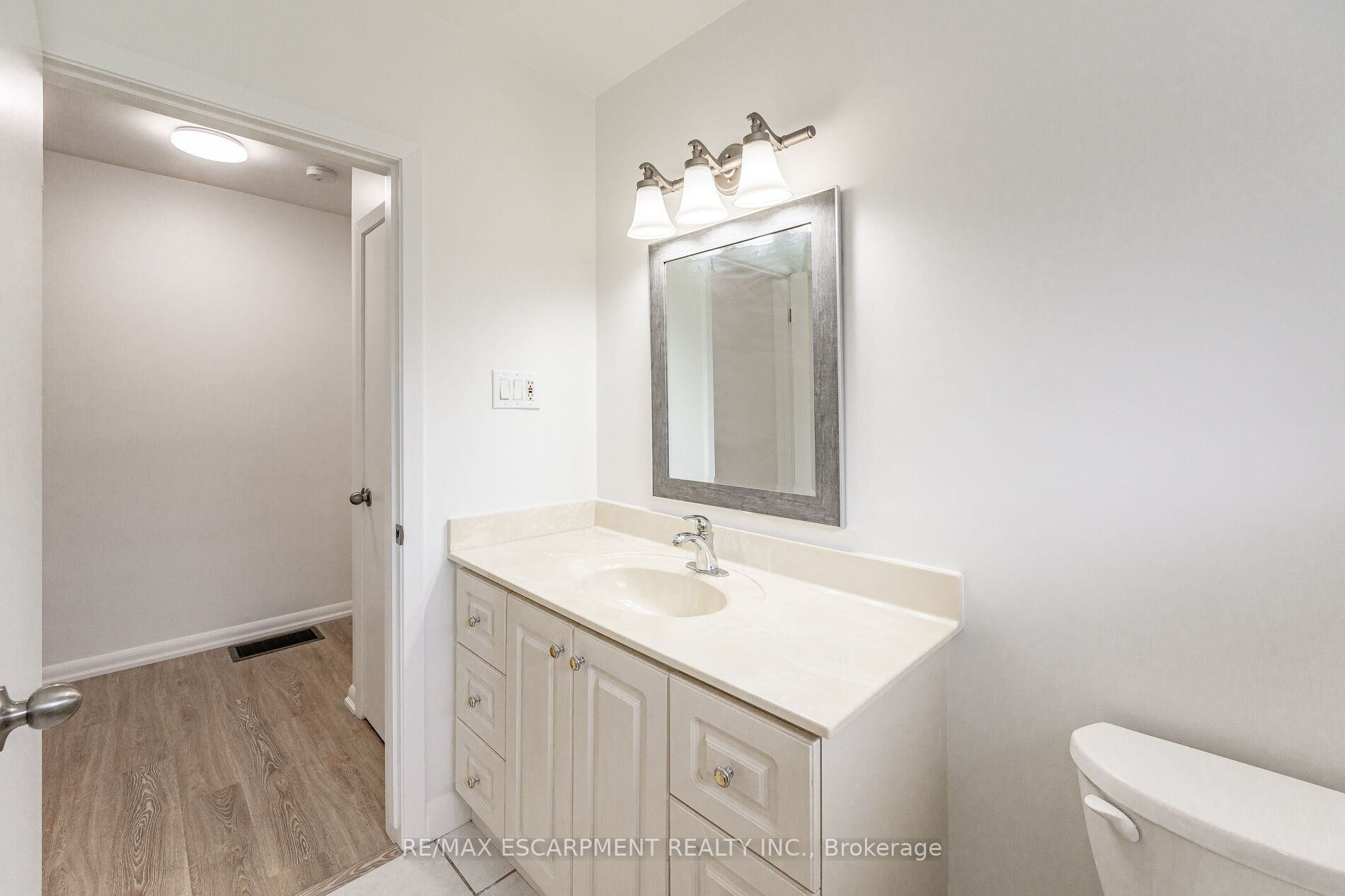 395 Erindale Dr