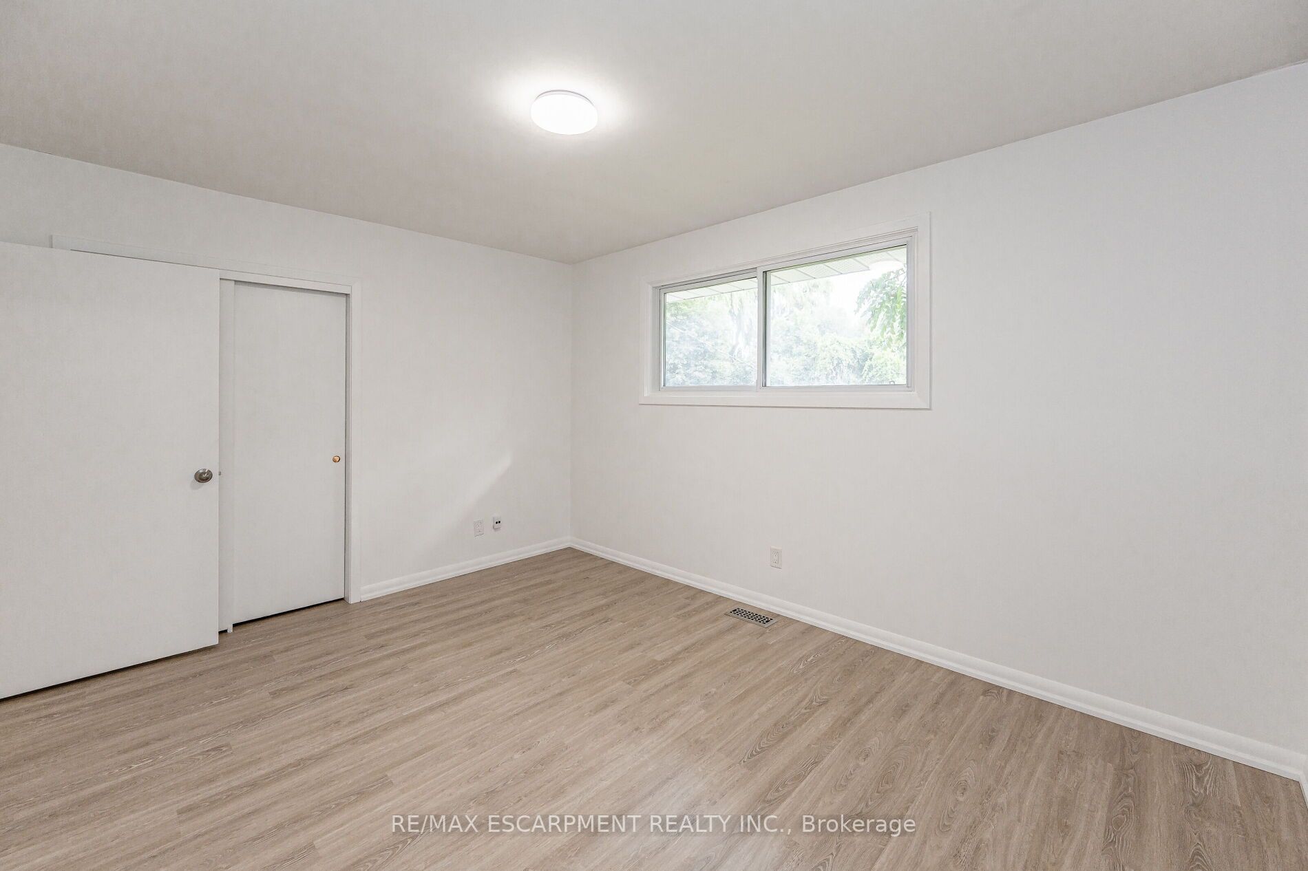395 Erindale Dr