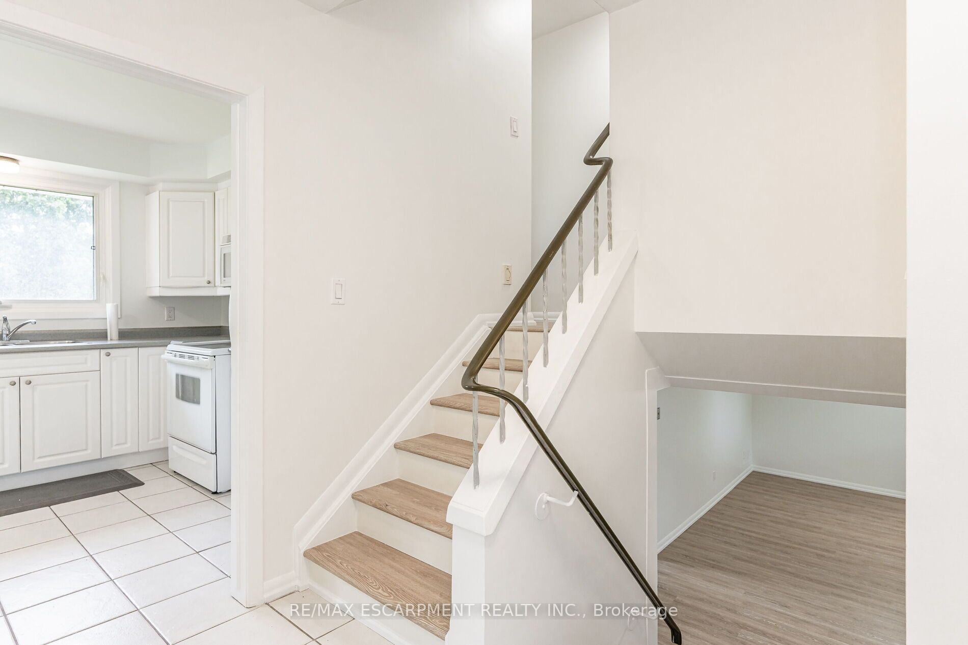 395 Erindale Dr