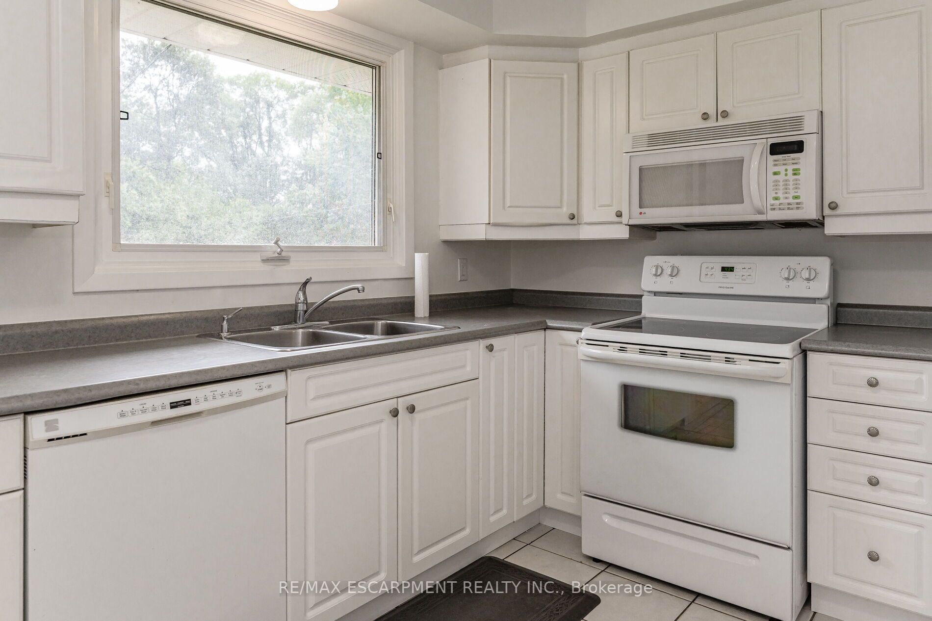 395 Erindale Dr