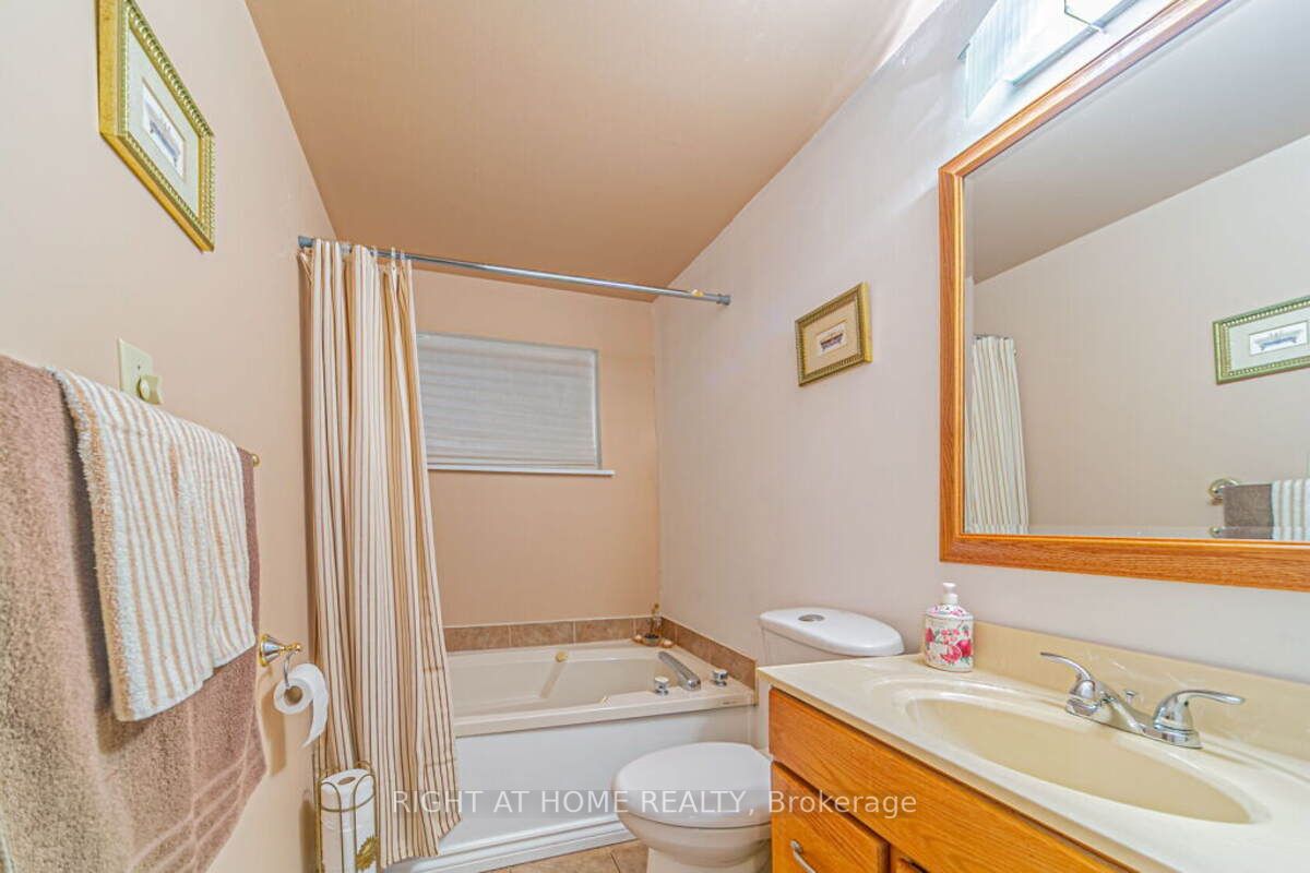 33 Deerfield Cres