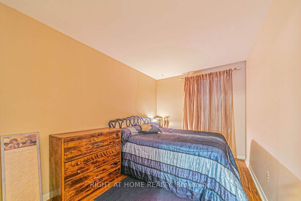 33 Deerfield Cres