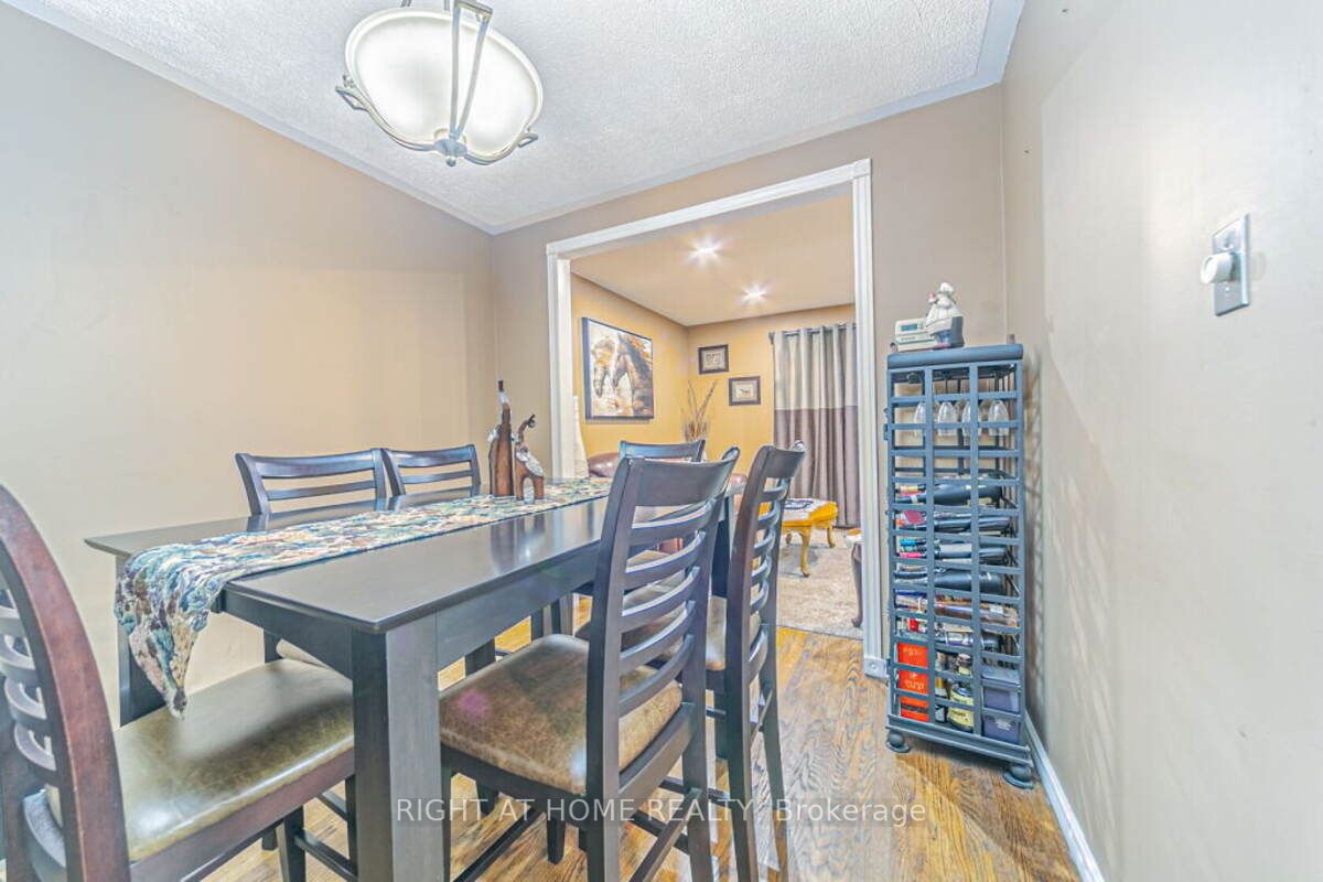 33 Deerfield Cres