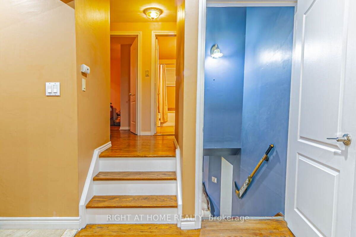 33 Deerfield Cres