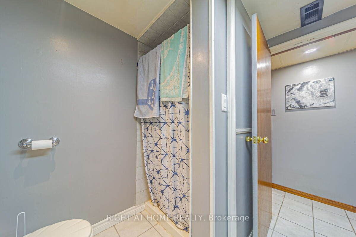 33 Deerfield Cres