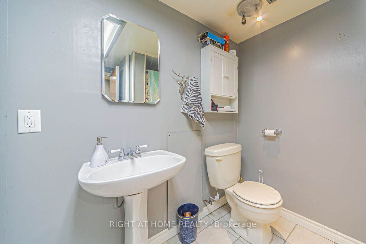 33 Deerfield Cres