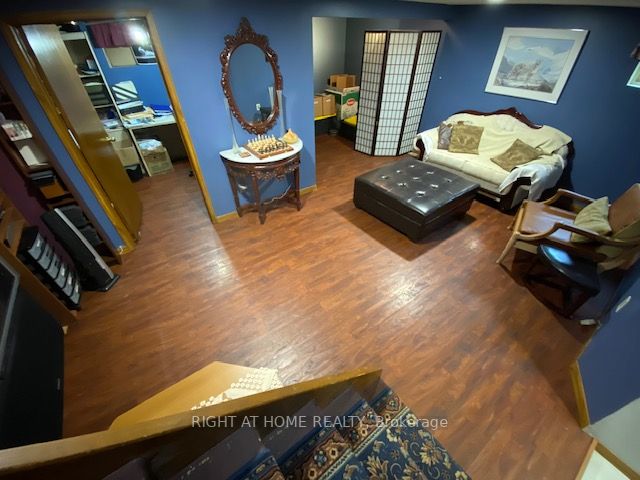 33 Deerfield Cres