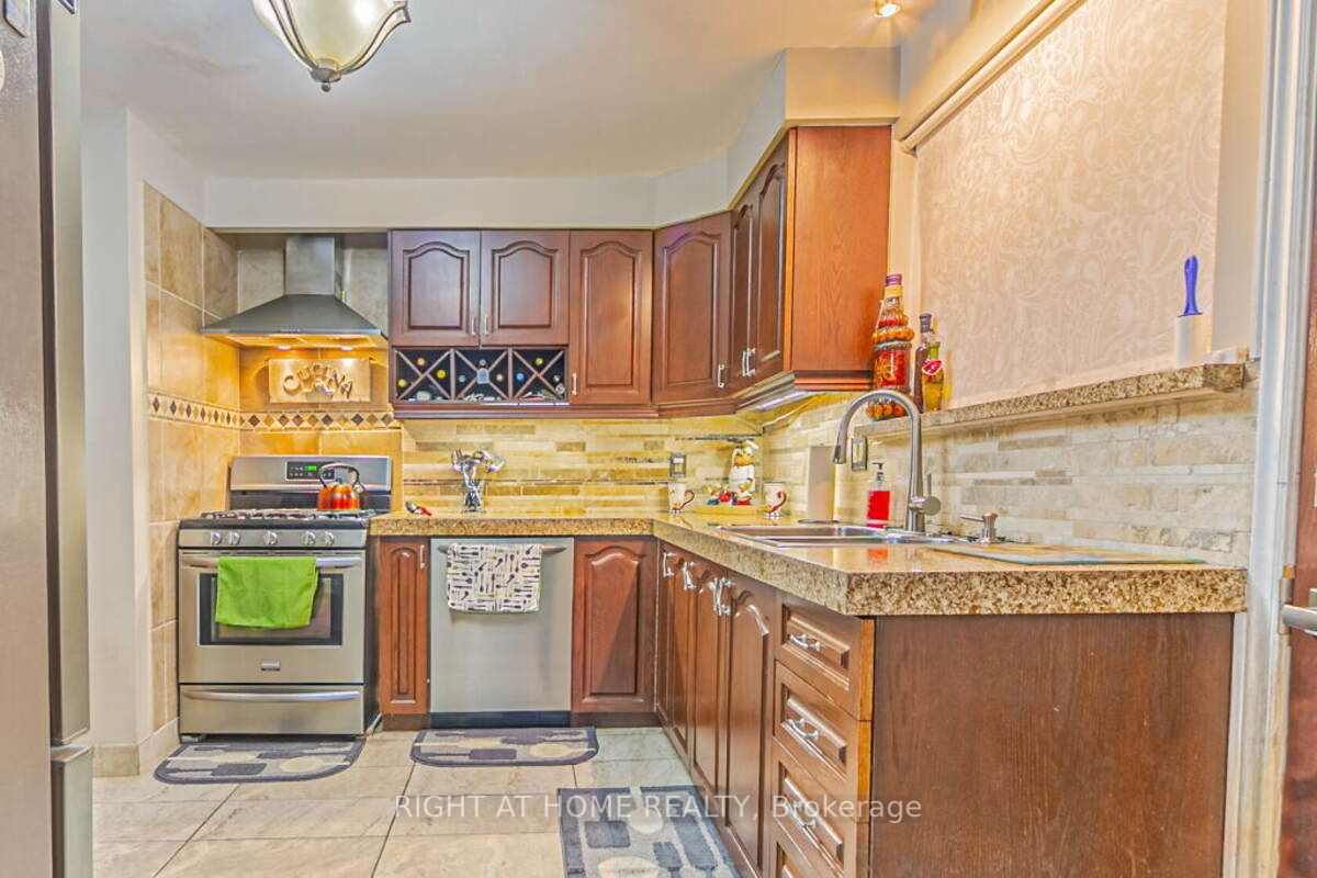 33 Deerfield Cres