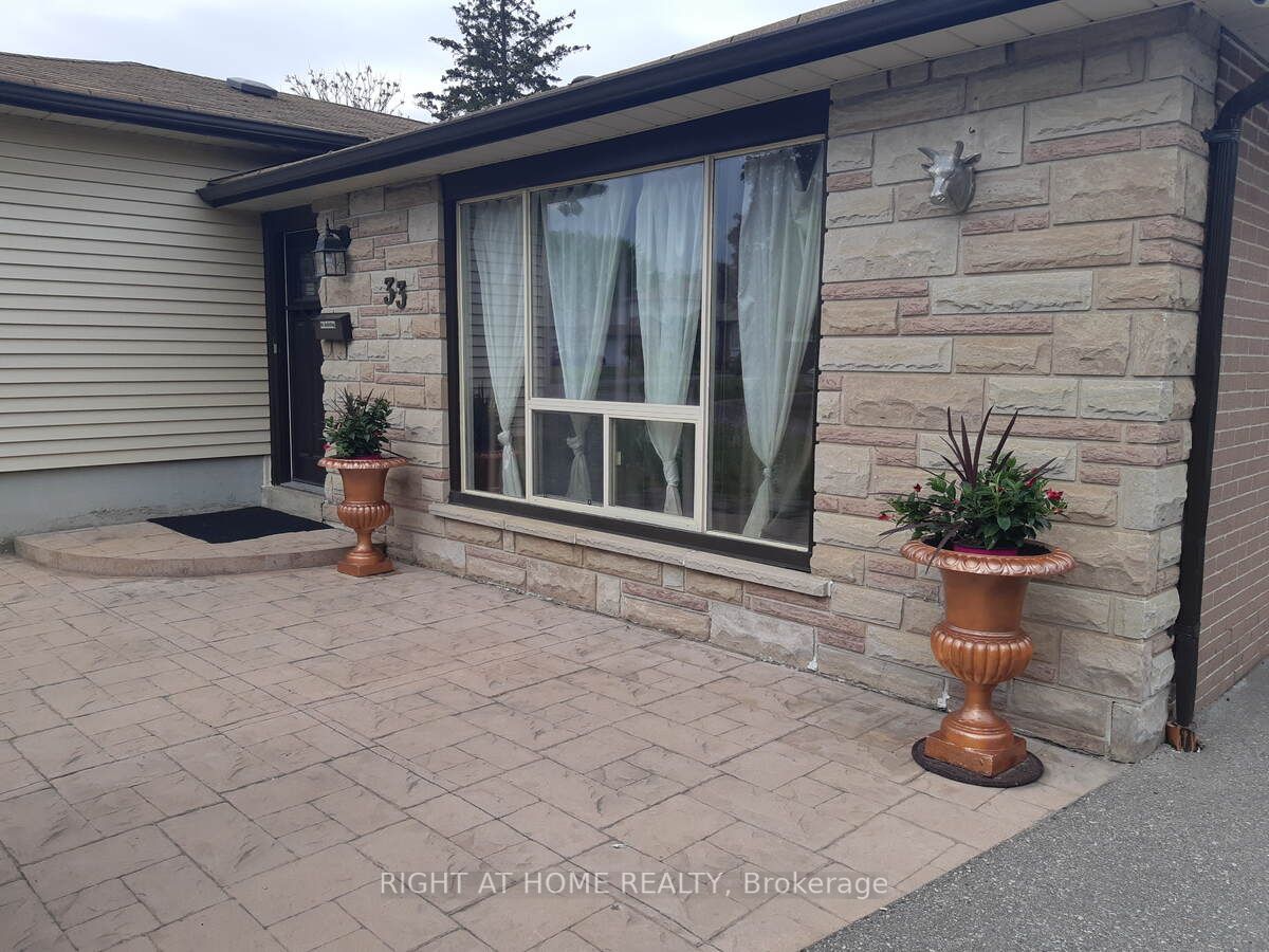 33 Deerfield Cres