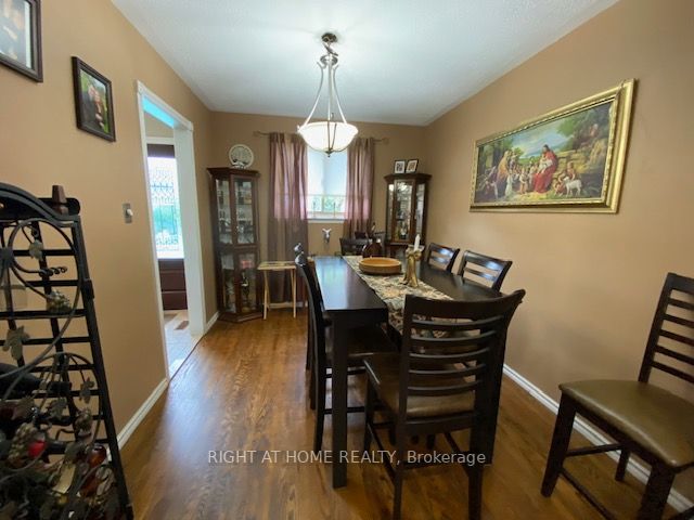 33 Deerfield Cres