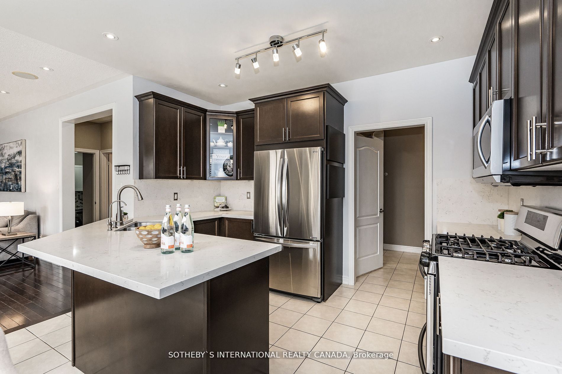 41 Amaryllis Dr