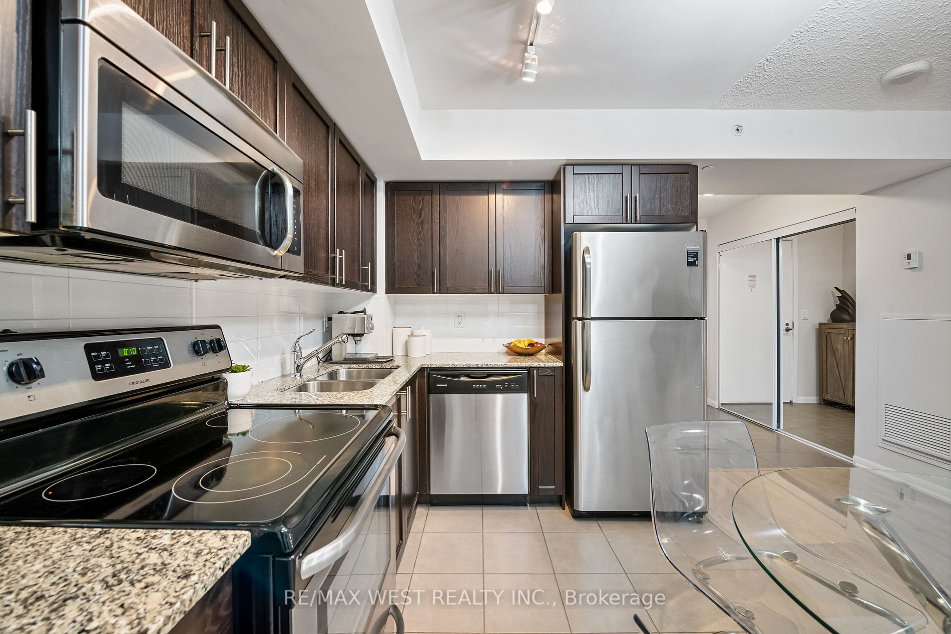 800 Lawrence Ave W, #401