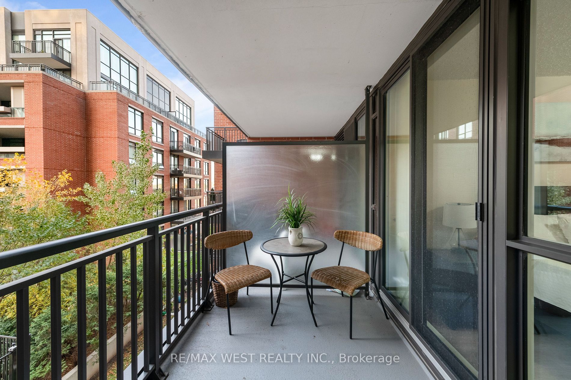 800 Lawrence Ave W, #401
