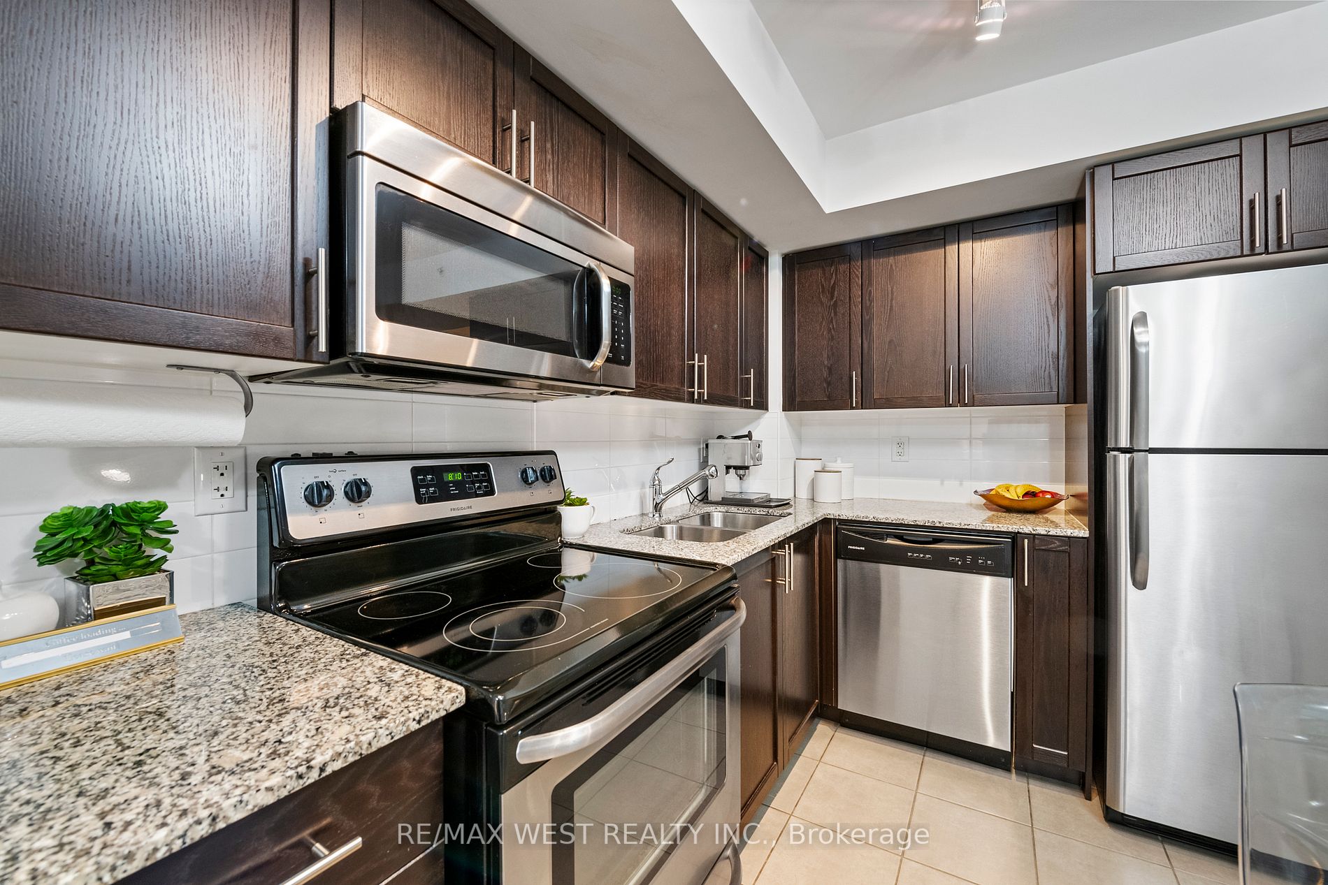 800 Lawrence Ave W, #401