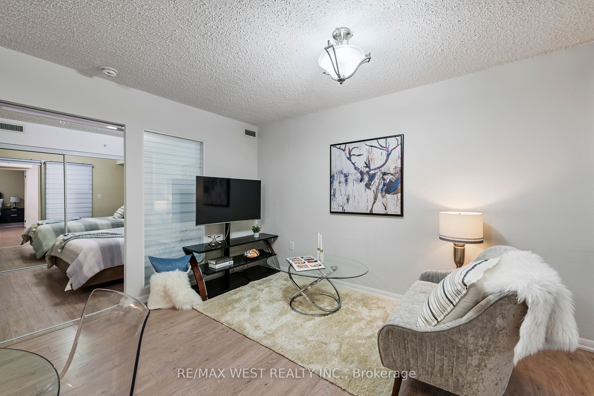 800 Lawrence Ave W, #401