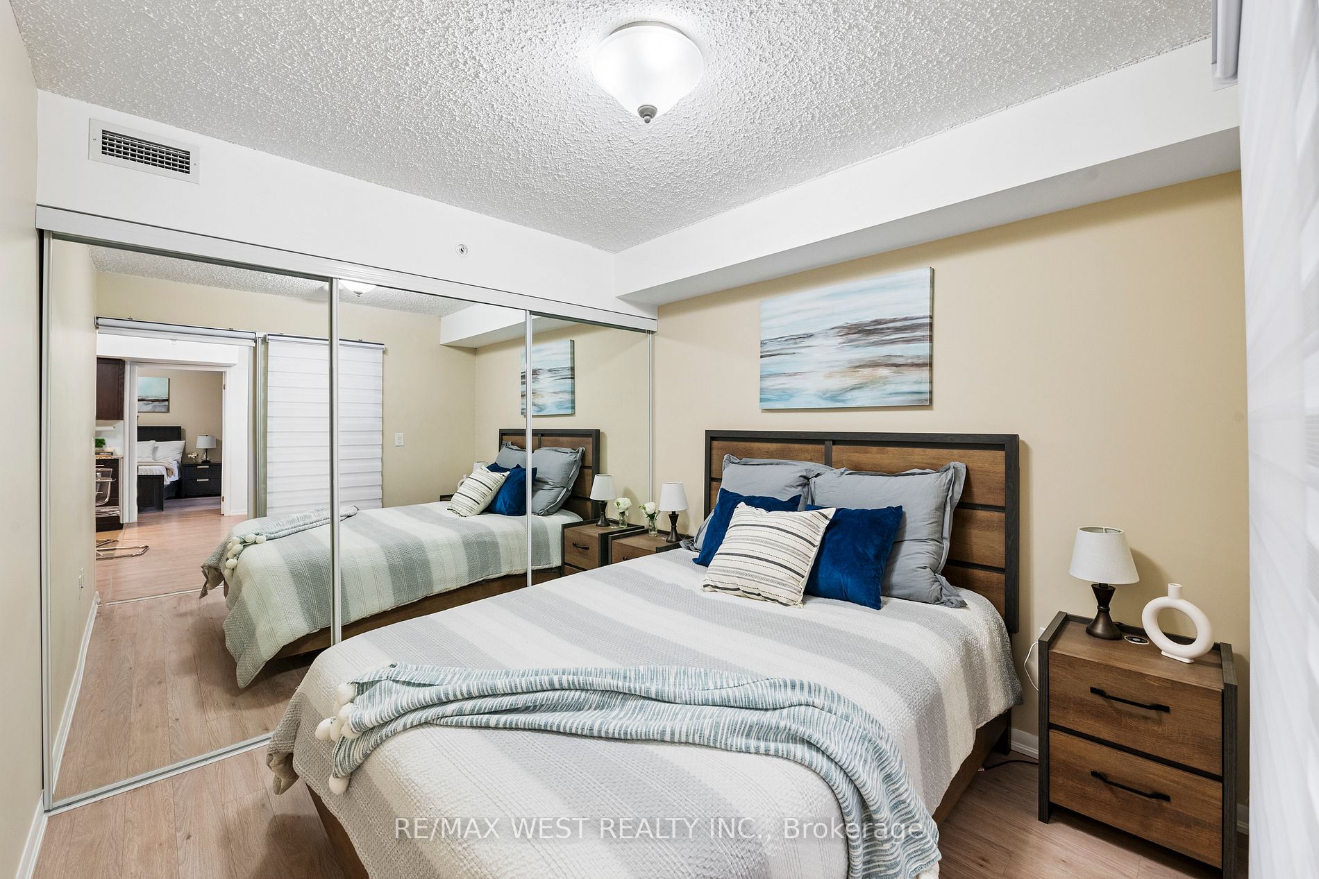 800 Lawrence Ave W, #401