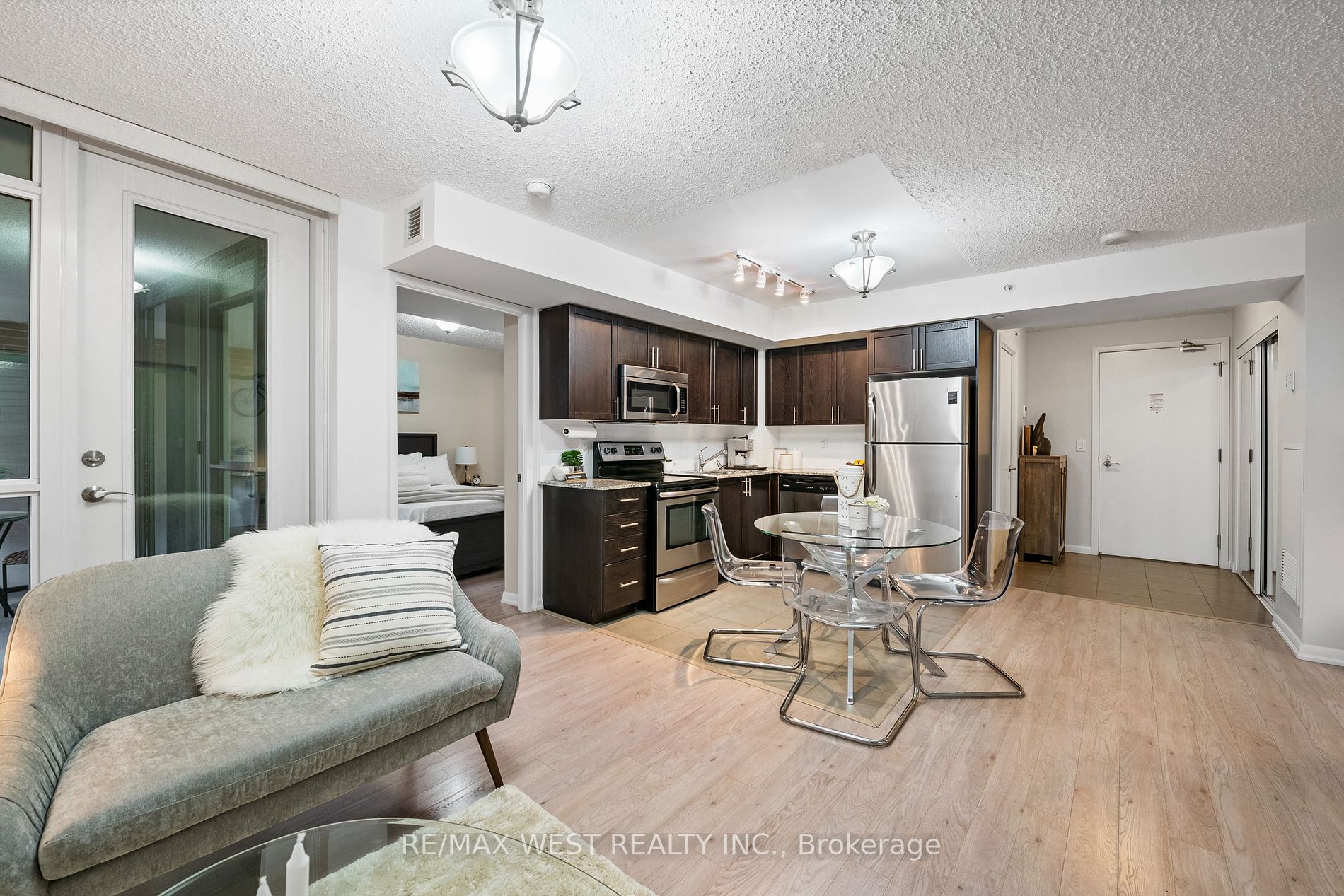 800 Lawrence Ave W, #401