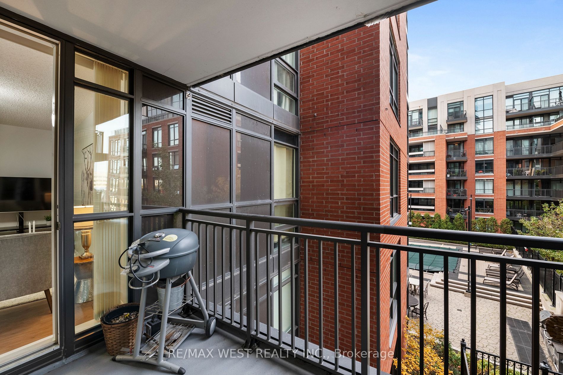 800 Lawrence Ave W, #401