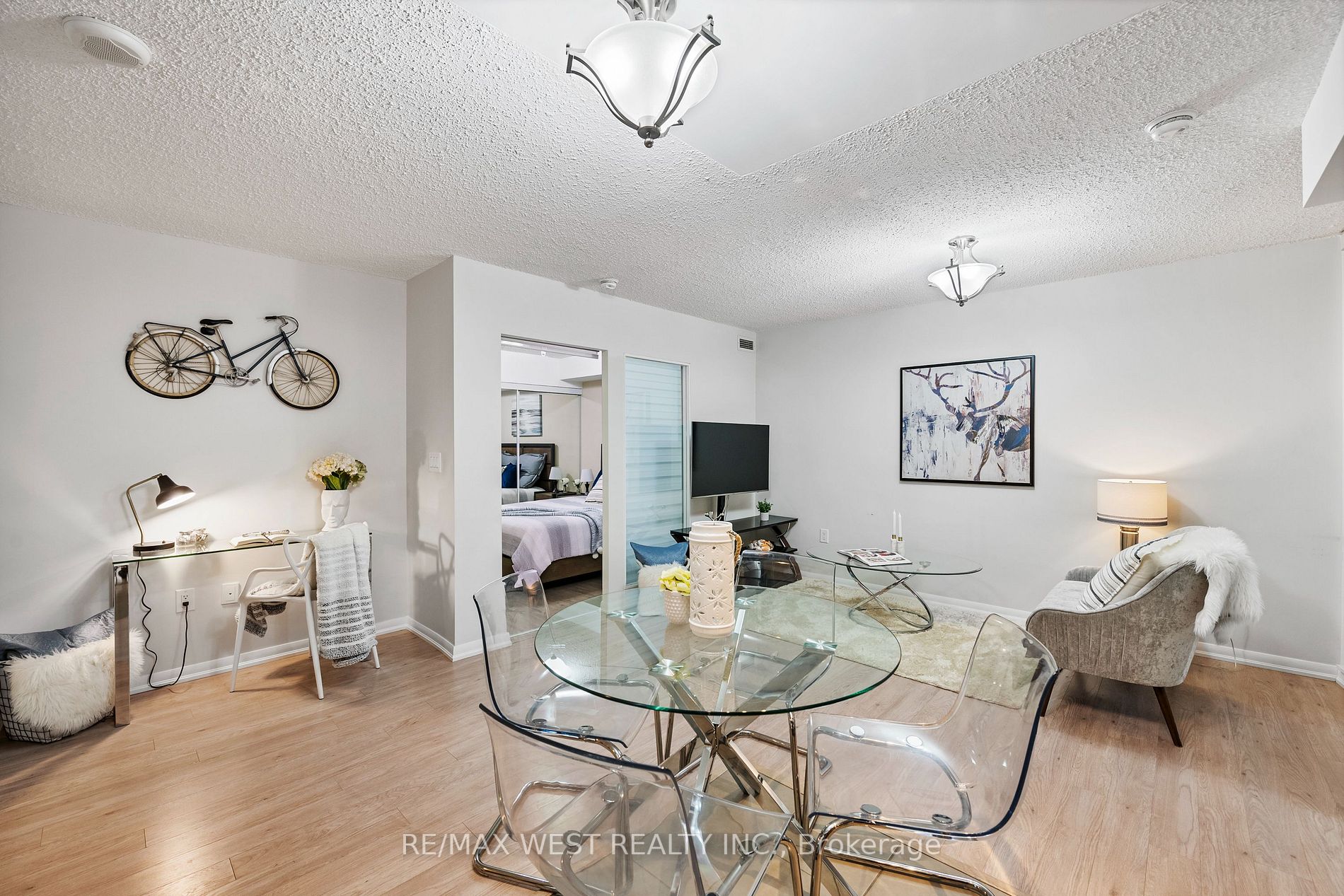 800 Lawrence Ave W, #401
