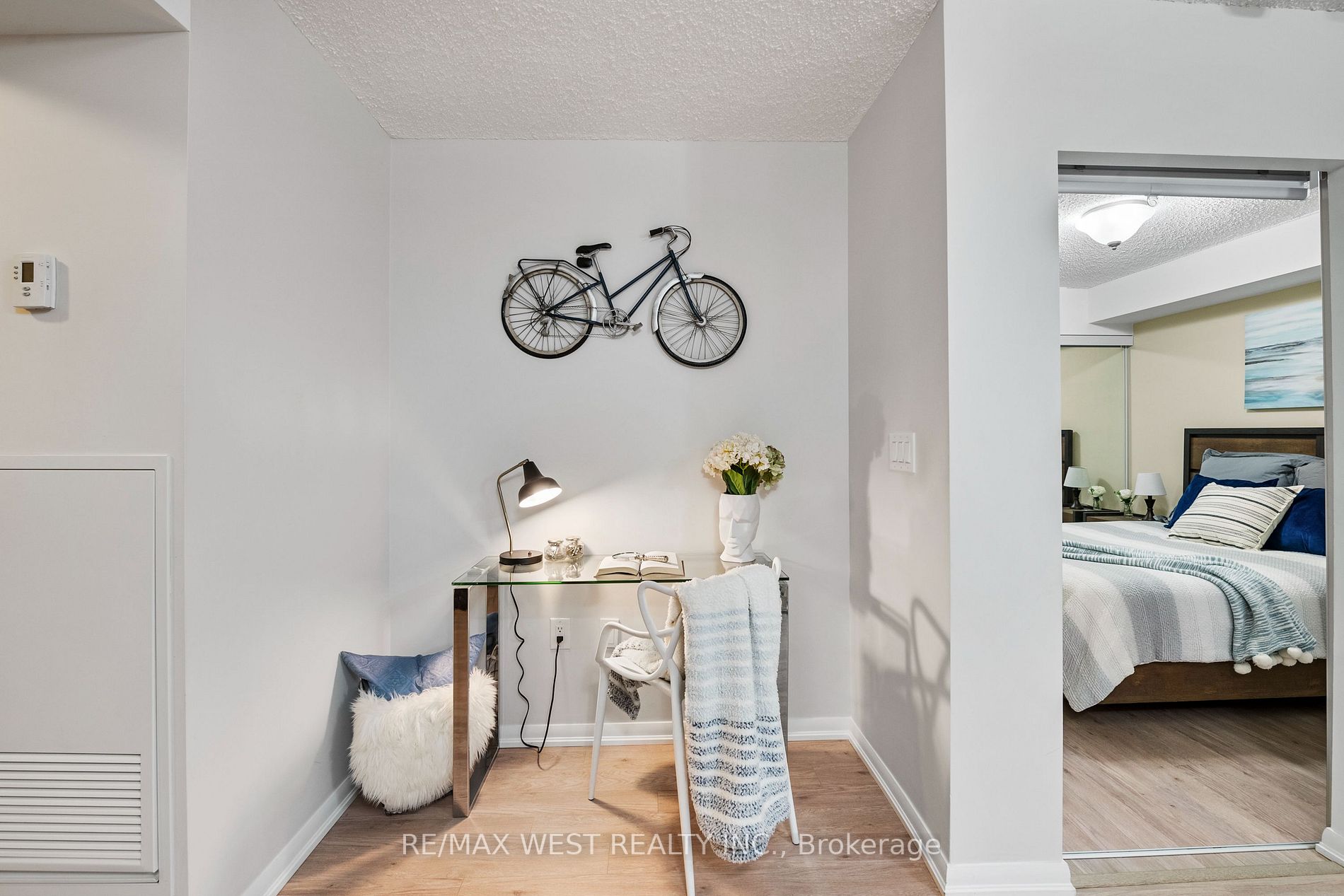 800 Lawrence Ave W, #401