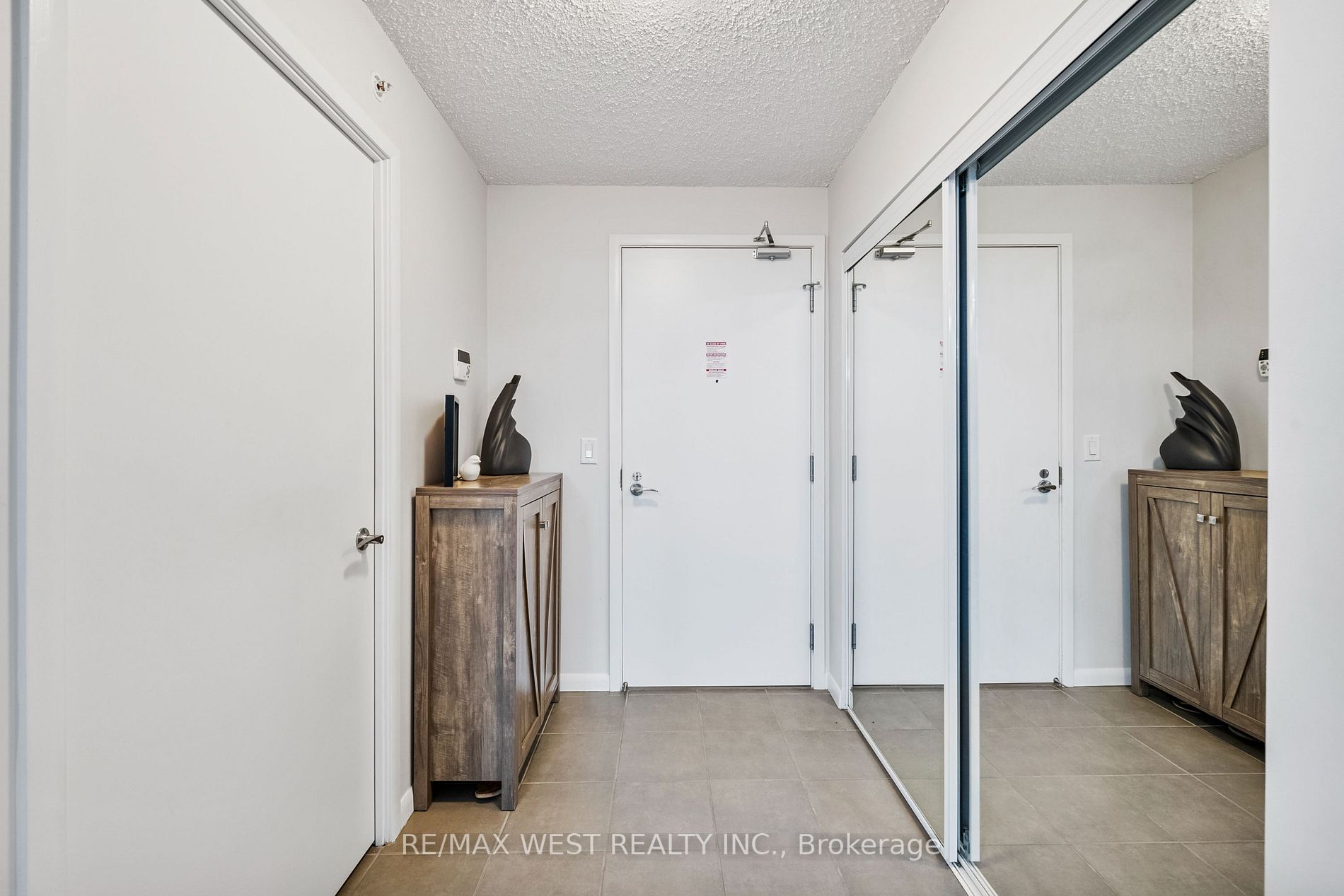 800 Lawrence Ave W, #401
