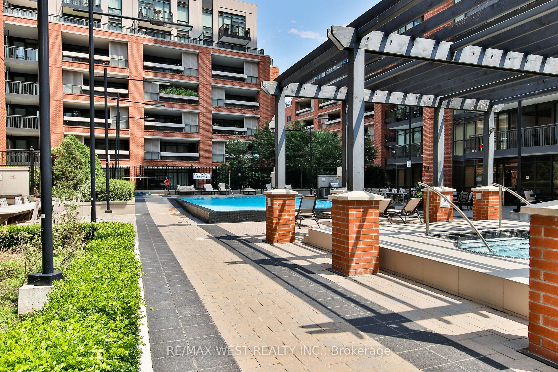 800 Lawrence Ave W, #401