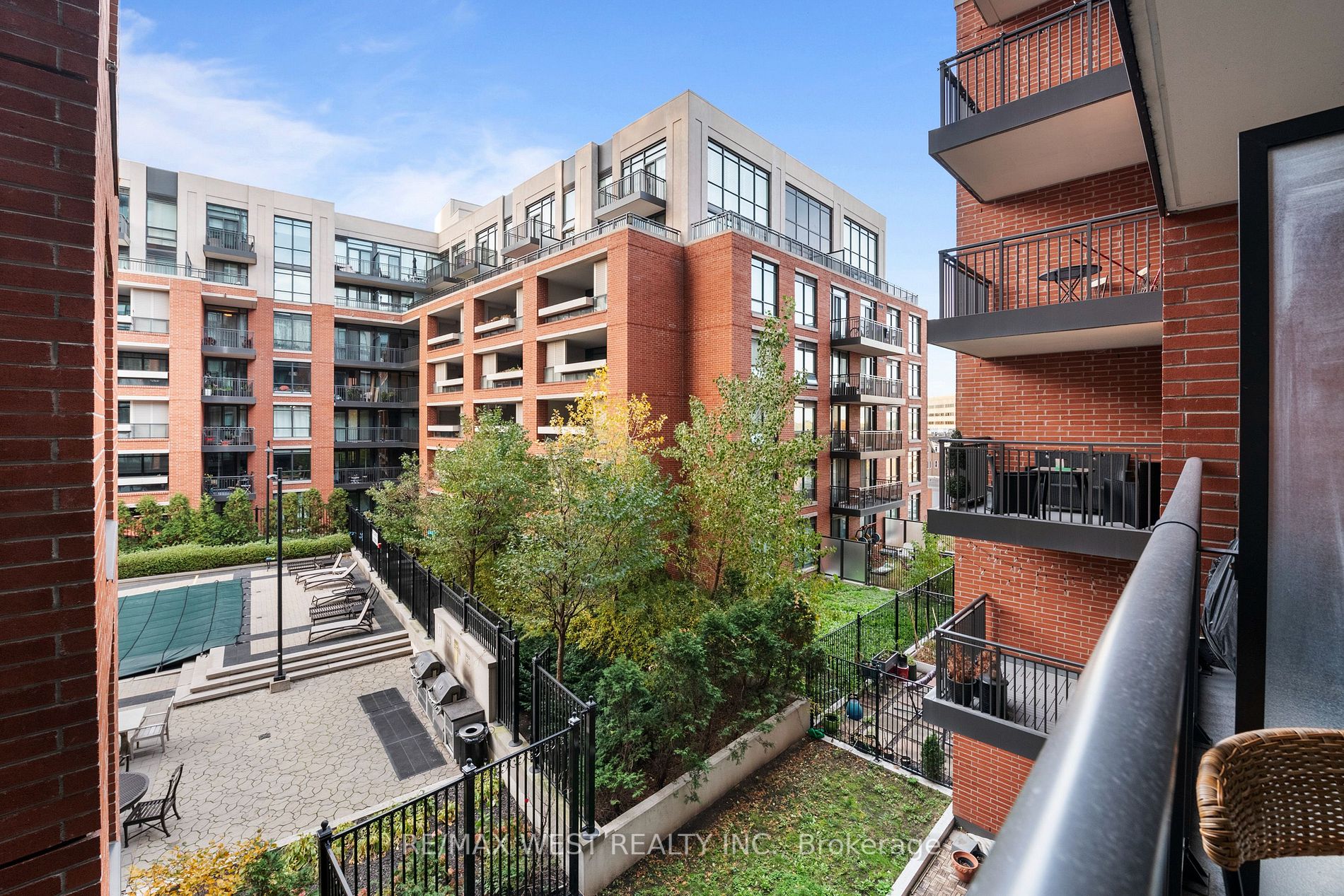 800 Lawrence Ave W, #401