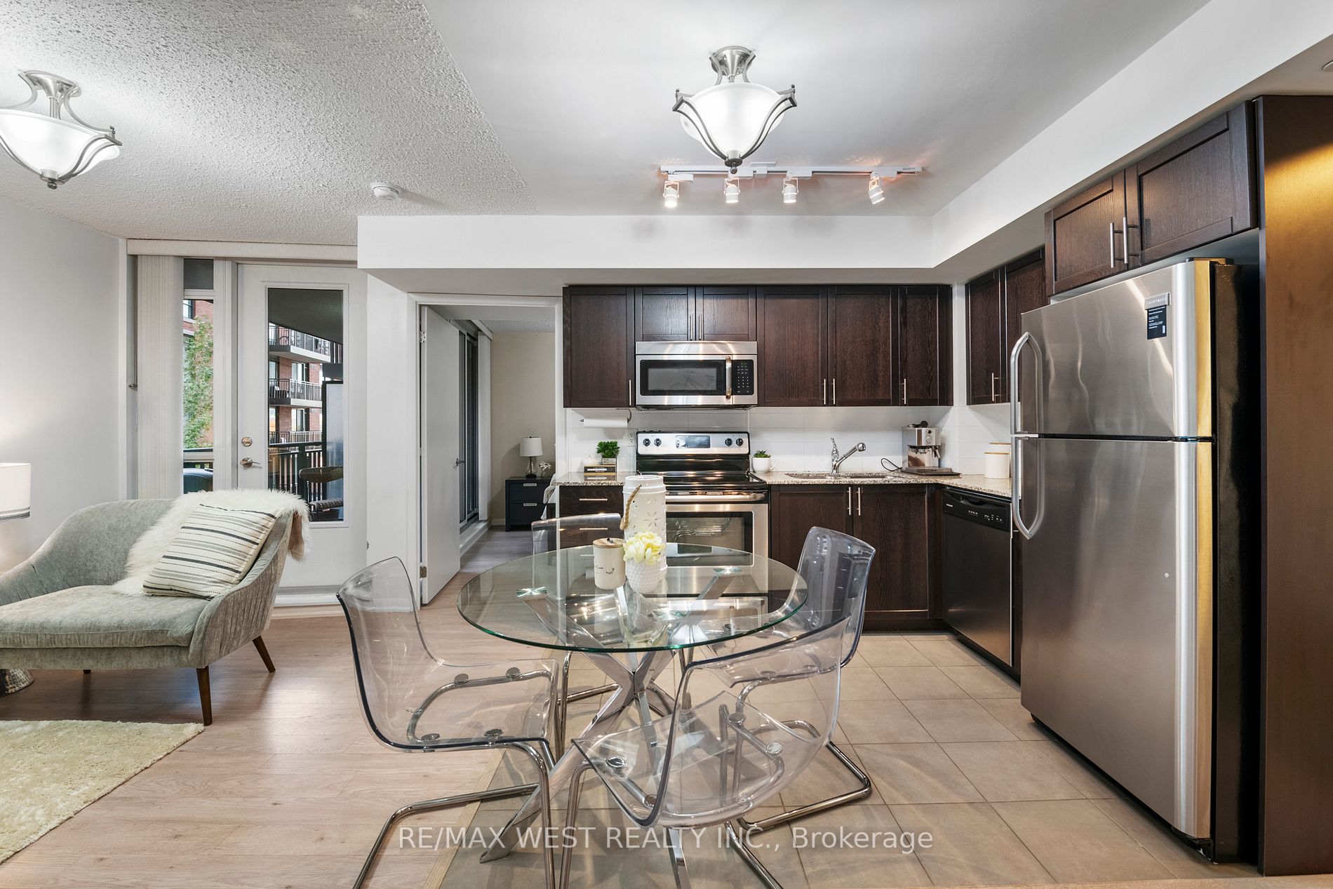 800 Lawrence Ave W, #401