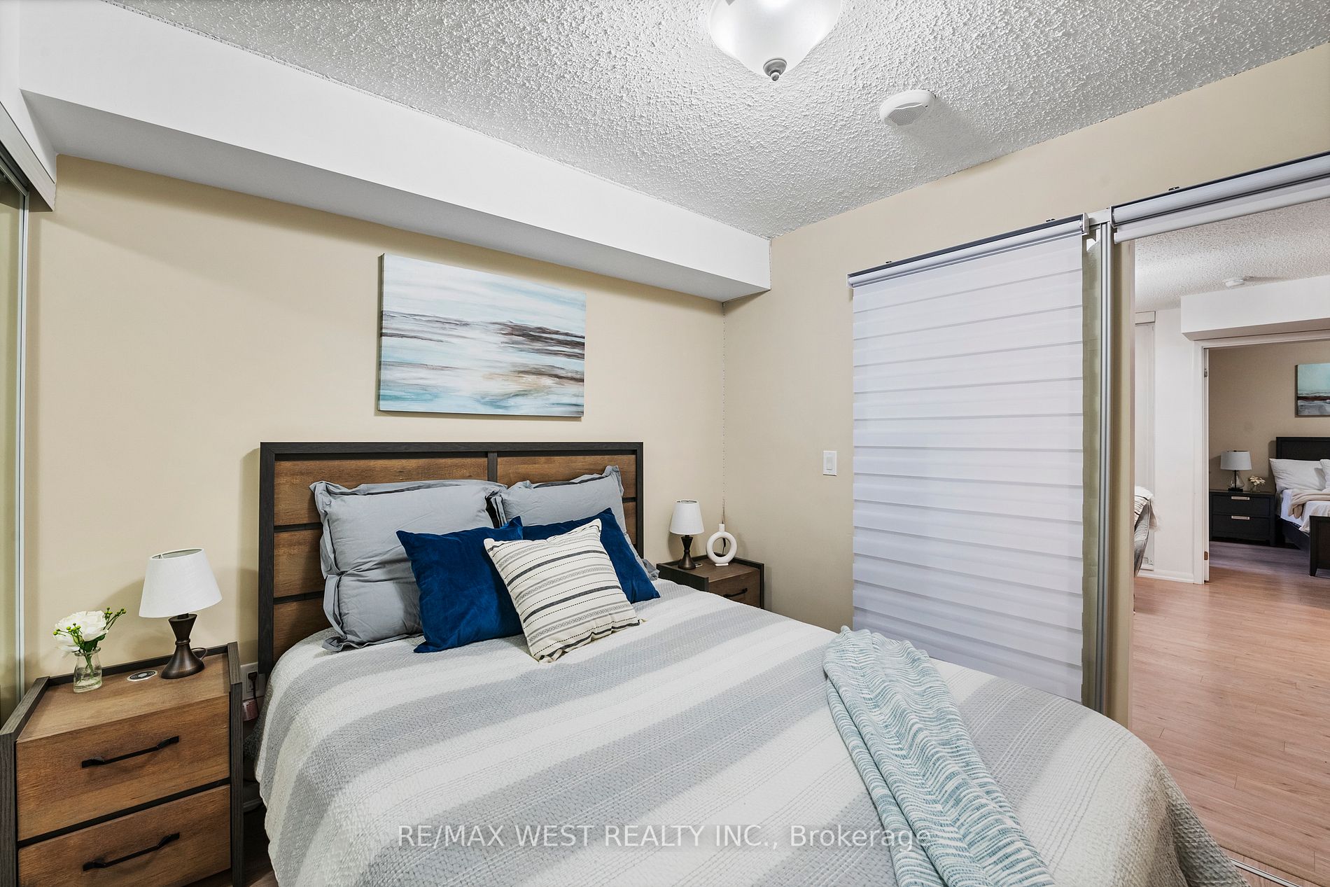800 Lawrence Ave W, #401