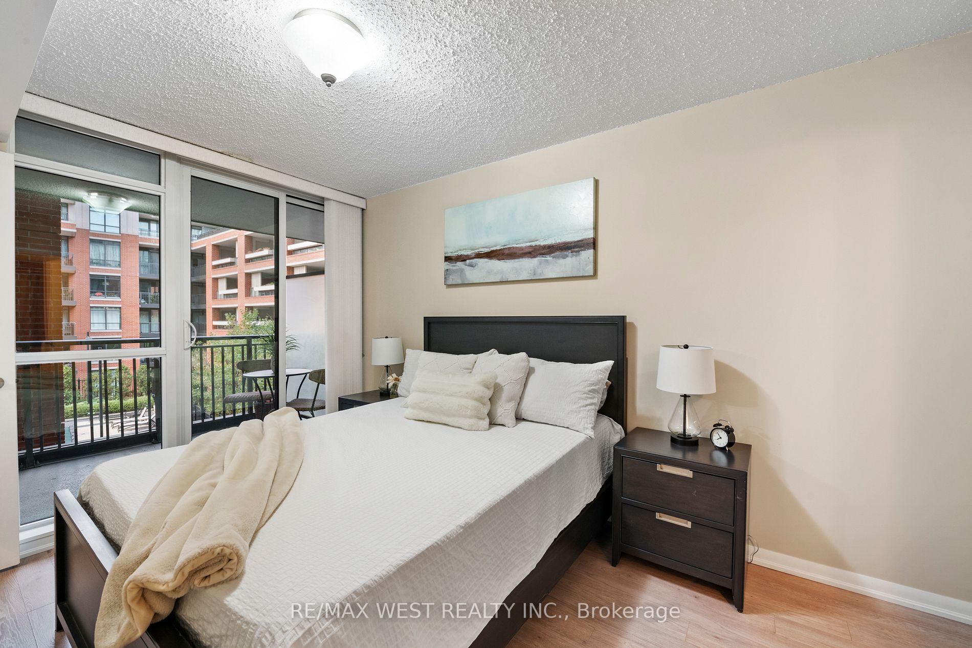 800 Lawrence Ave W, #401