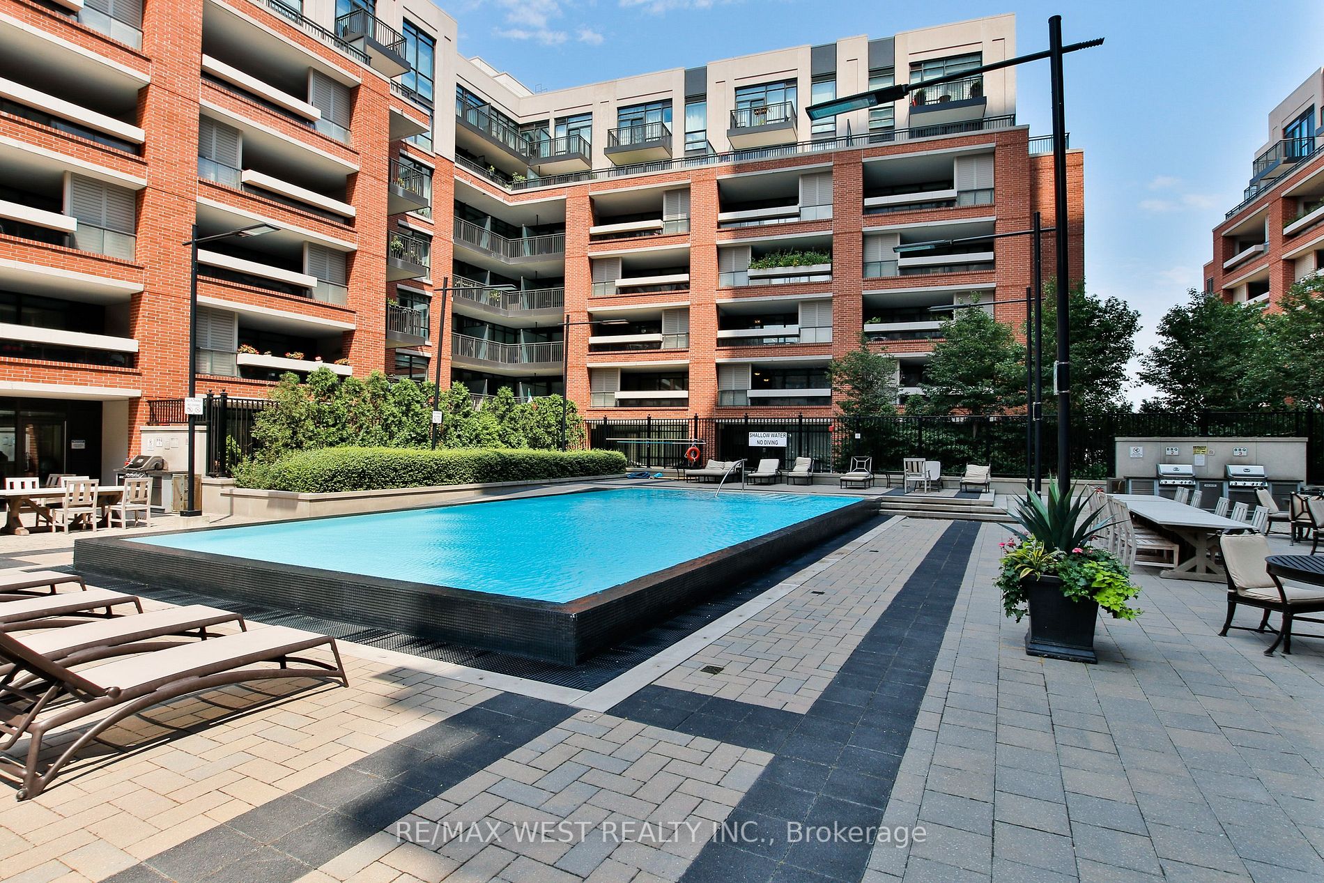 800 Lawrence Ave W, #401